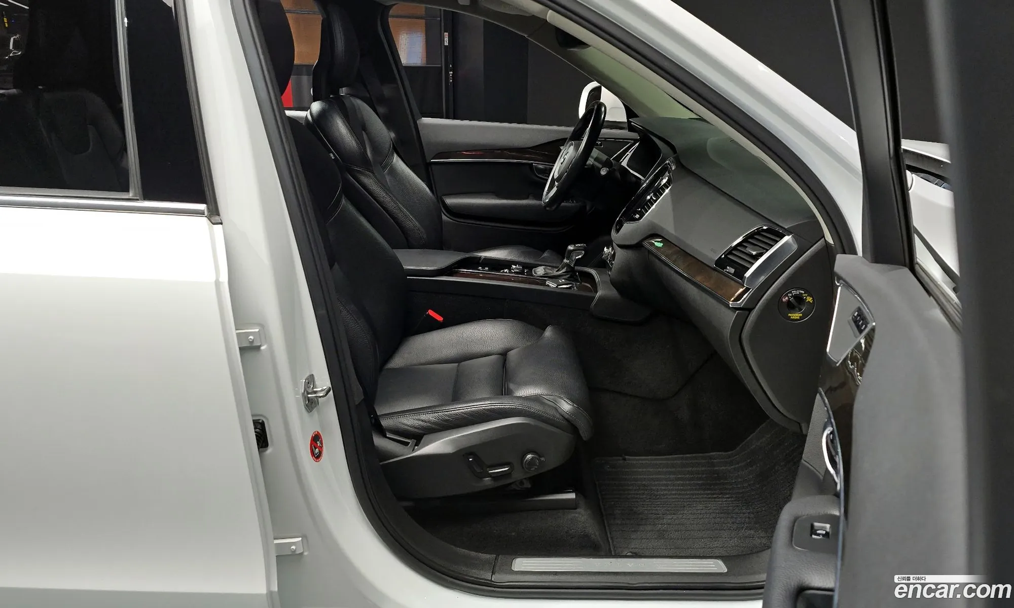 Volvo XC90 2017 YV1LF68BCH1132364 — 8