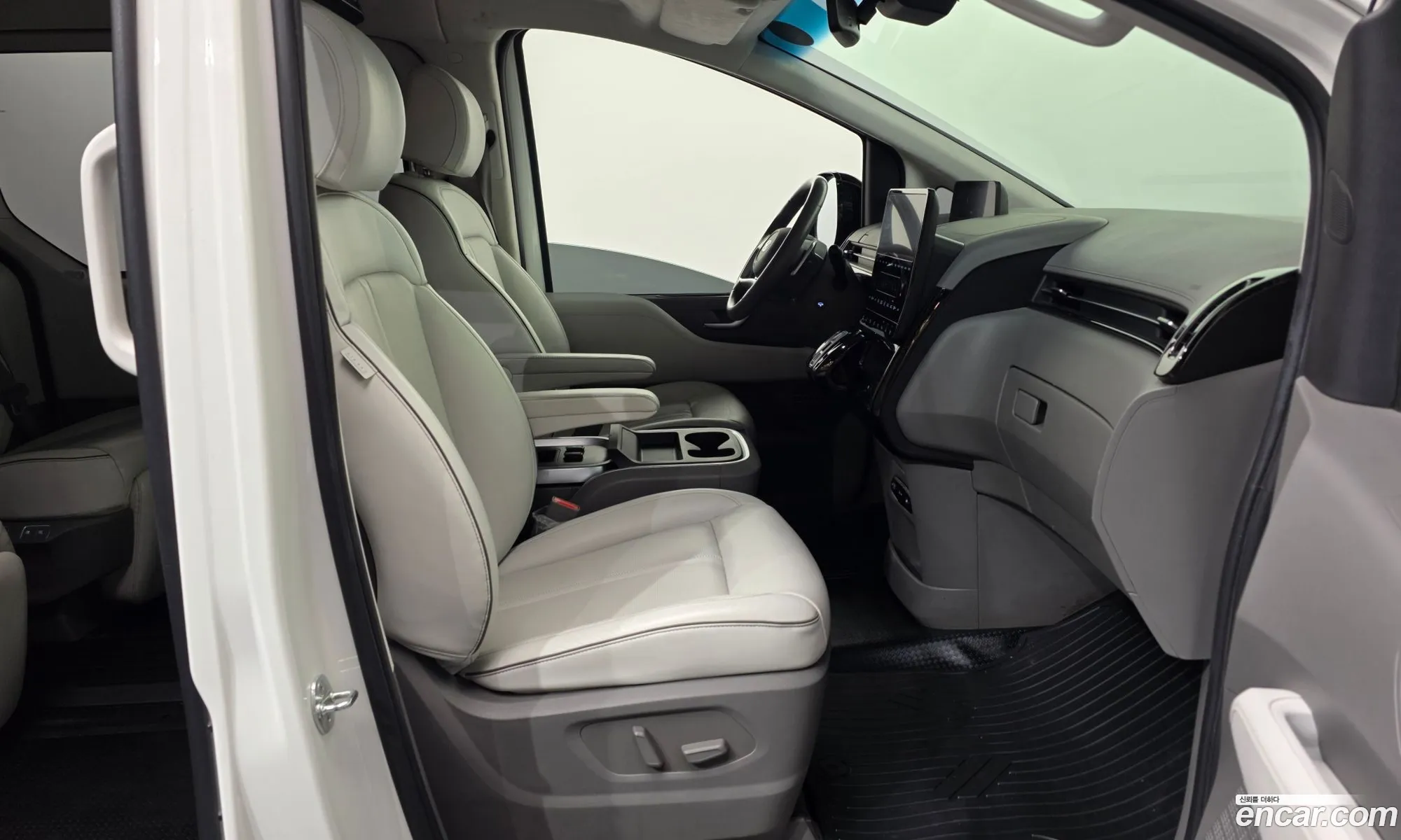 Hyundai Staria 2022 — 16