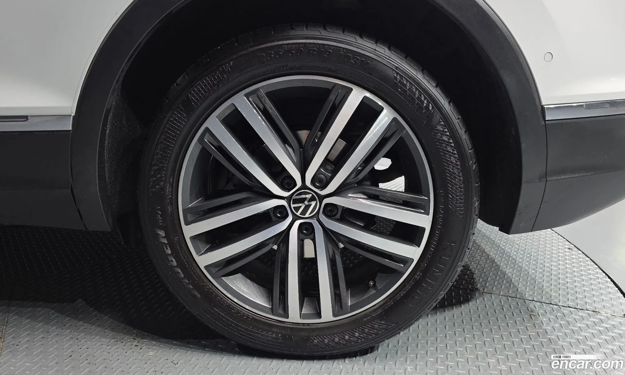 Volkswagen Tiguan 2021 — 16