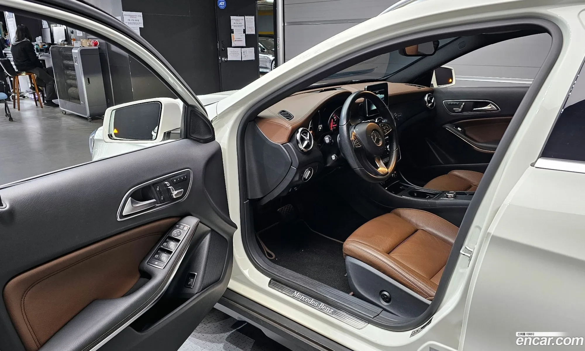 Mercedes-Benz GLA-Class X156 2017 WDCTG4FB2JJ382692 — 16