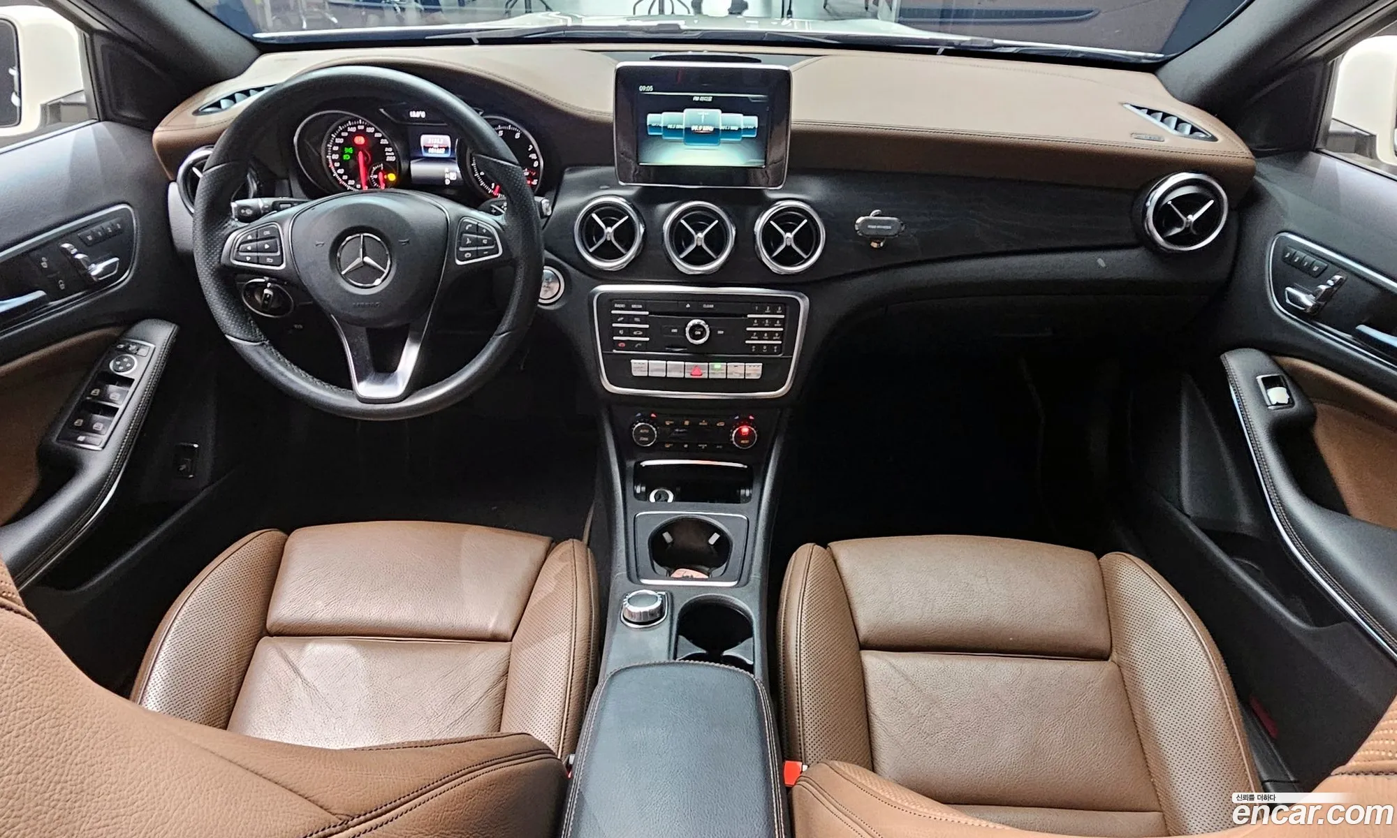 Mercedes-Benz GLA-Class X156 2017 WDCTG4FB2JJ382692 — 9