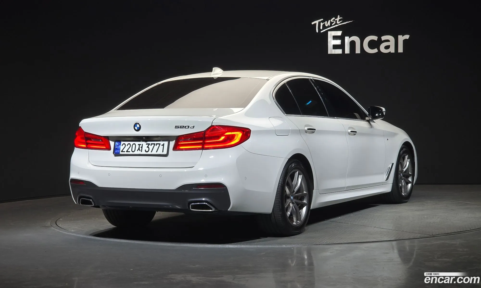 BMW 5 Series 2018 WBAJC3107JWE64042 — 12
