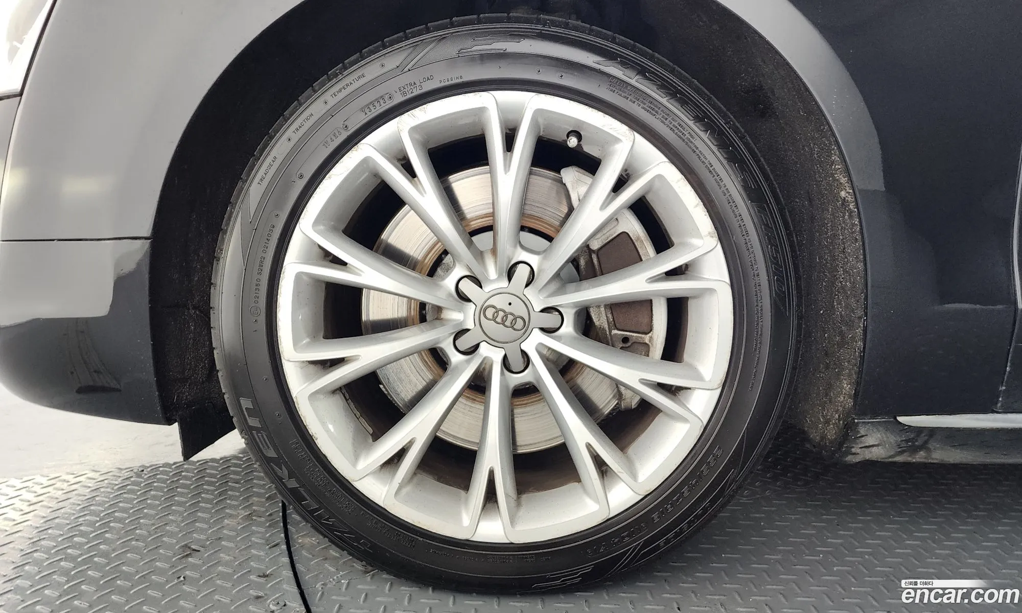 Audi A8 2011 — 19