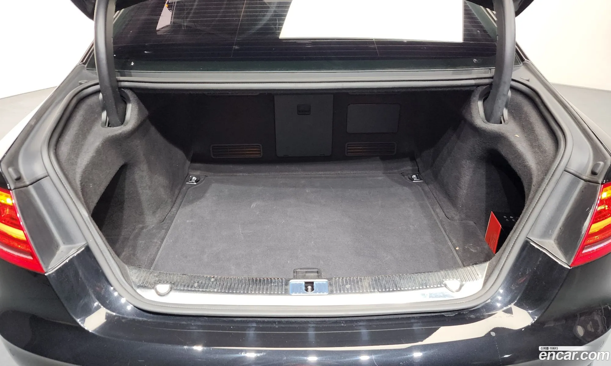 Audi A8 2011 — 14