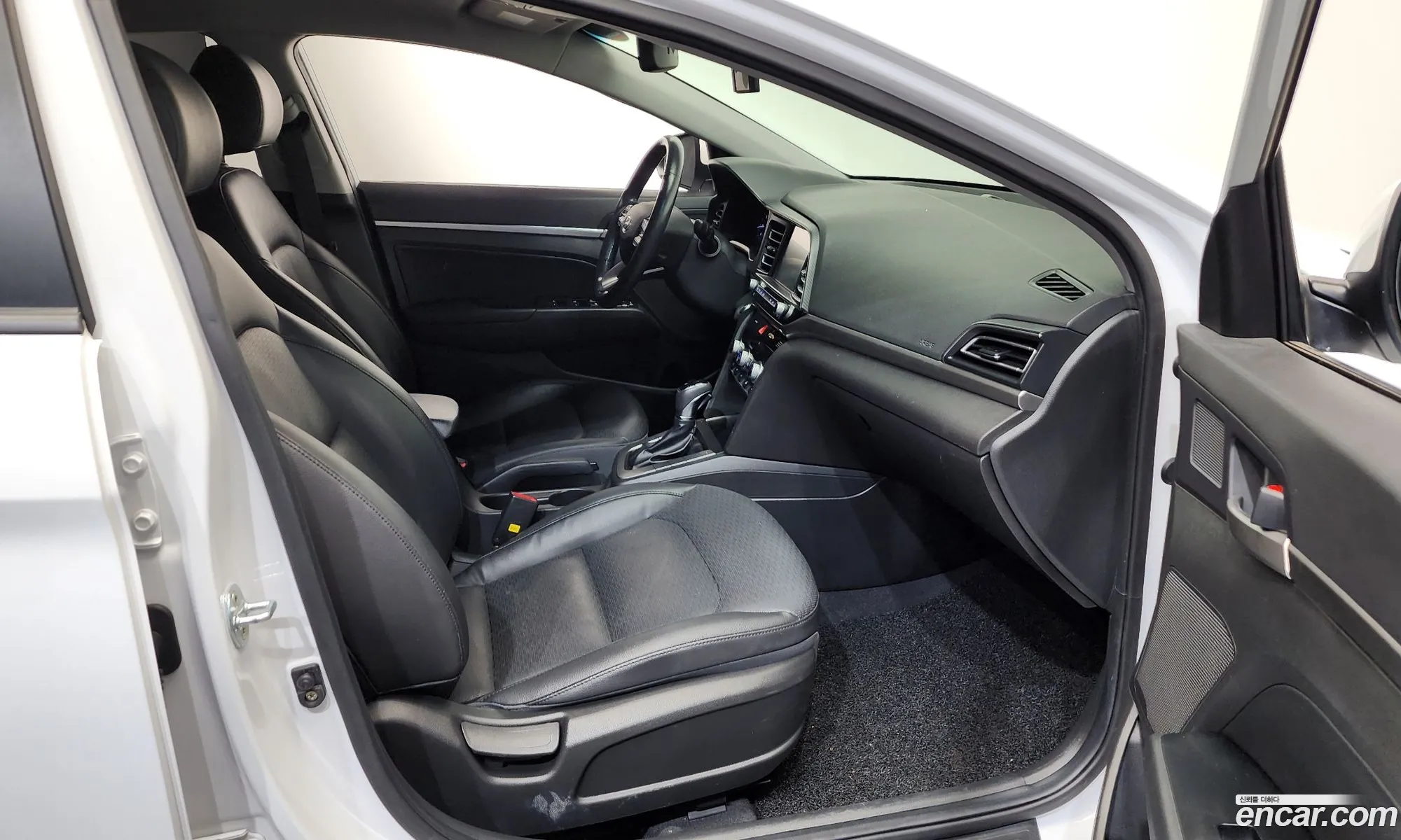 Hyundai Elantra AD 2020 — 17