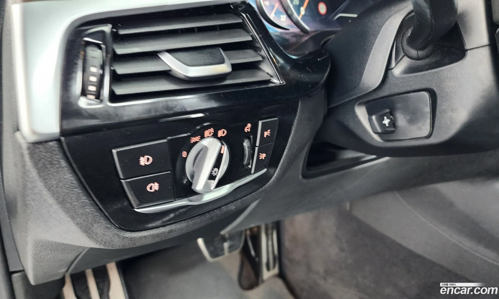 BMW 5 Series 2018 WBAJC5101JG861541 — 12