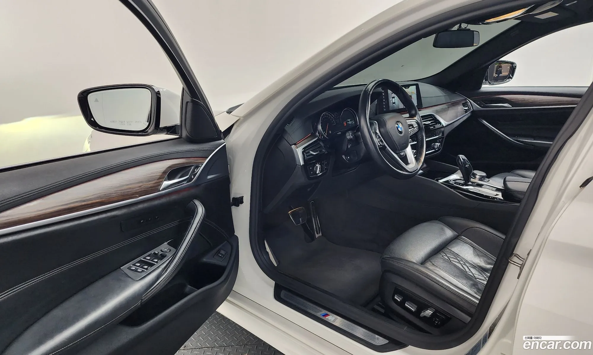 BMW 5 Series 2018 WBAJC5101JG861541 — 11