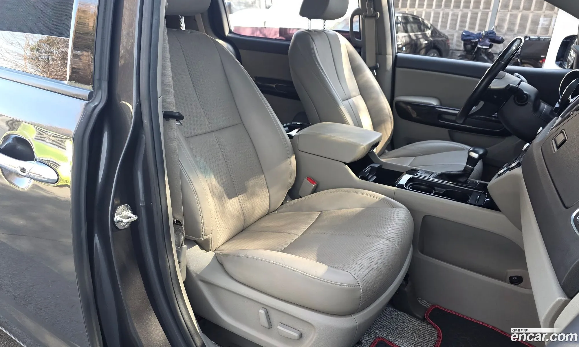 Kia Carnival 2017 — 17