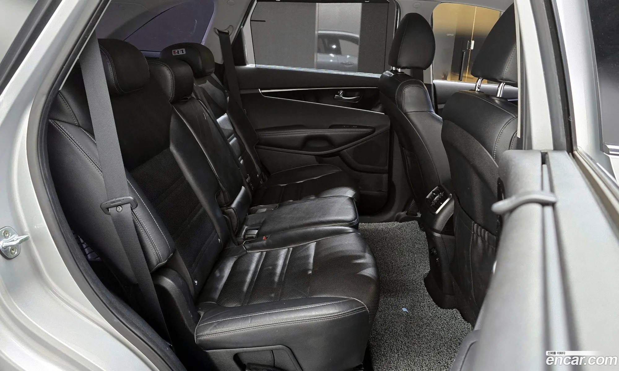 Kia Sorento 2018 KNAPH81ABJA433730 — 17