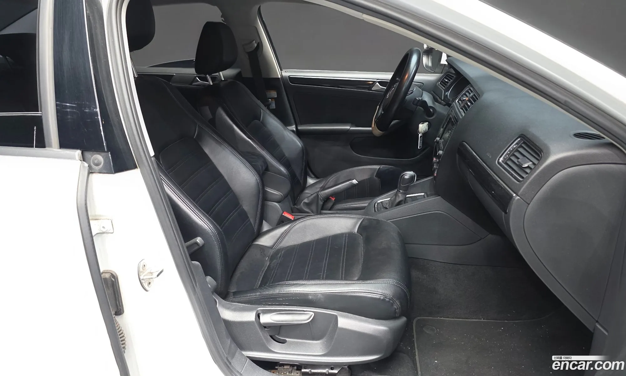 Volkswagen Jetta 2015 — 19