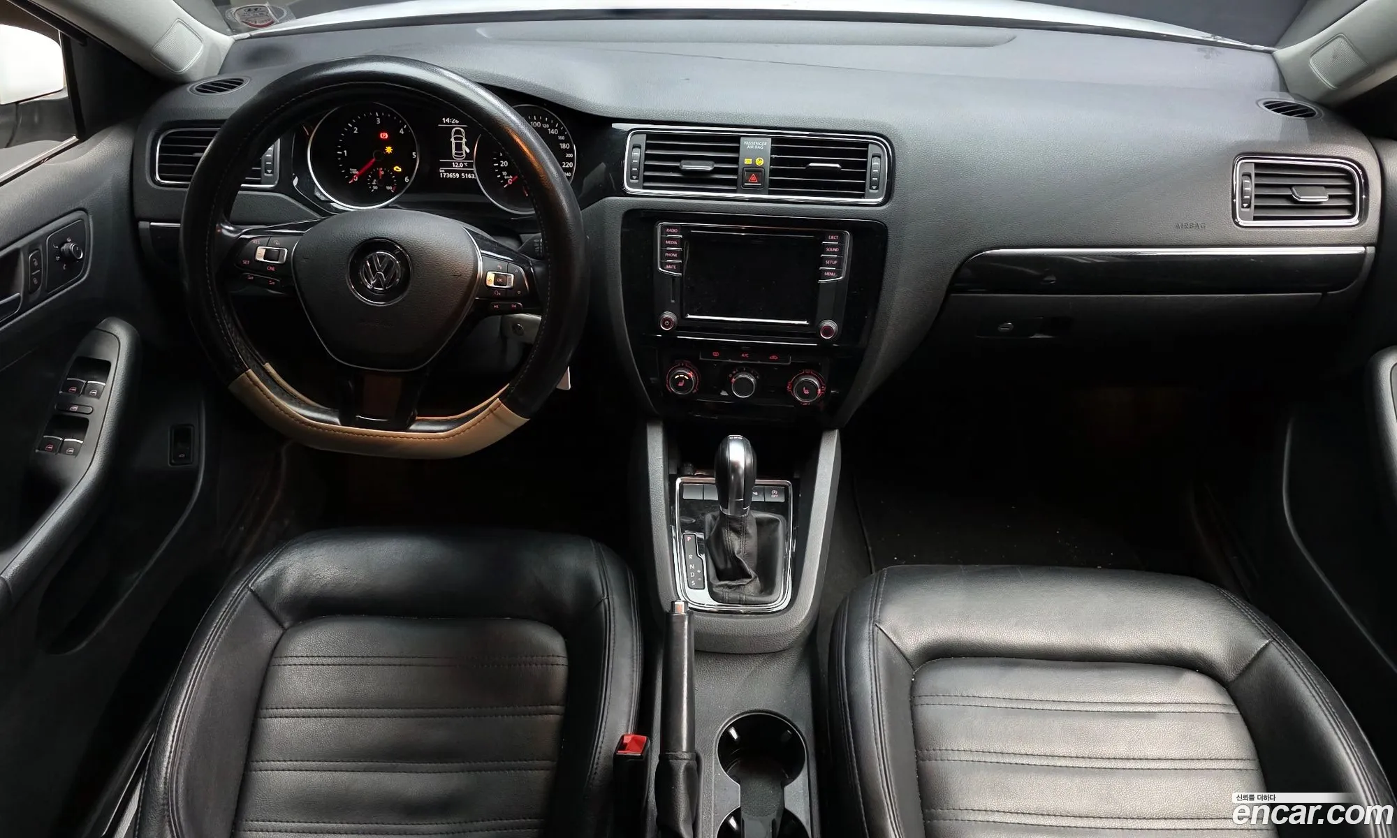 Volkswagen Jetta 2015 — 14