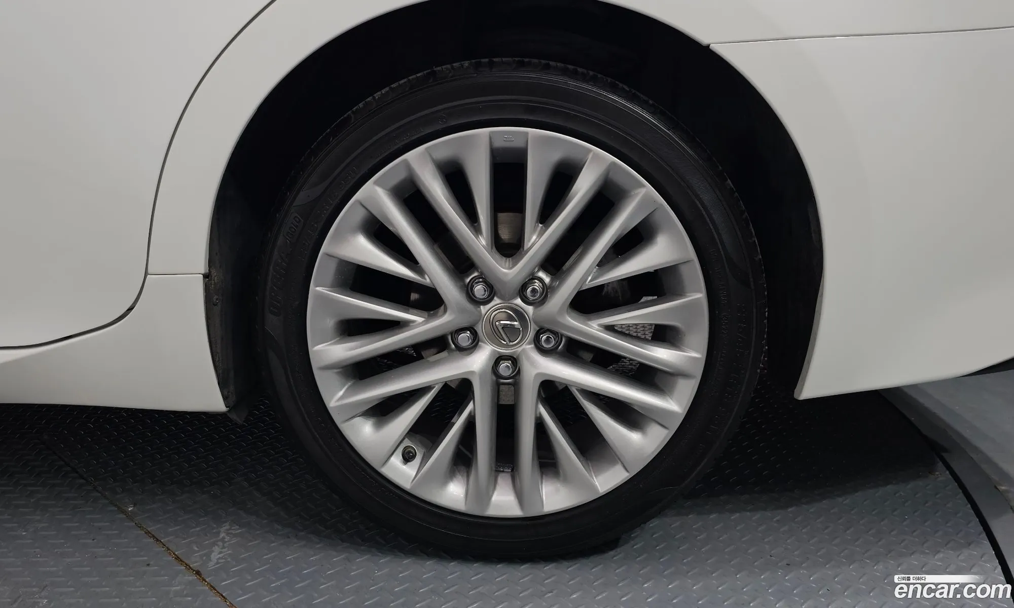 Lexus ES350 2013 — 16