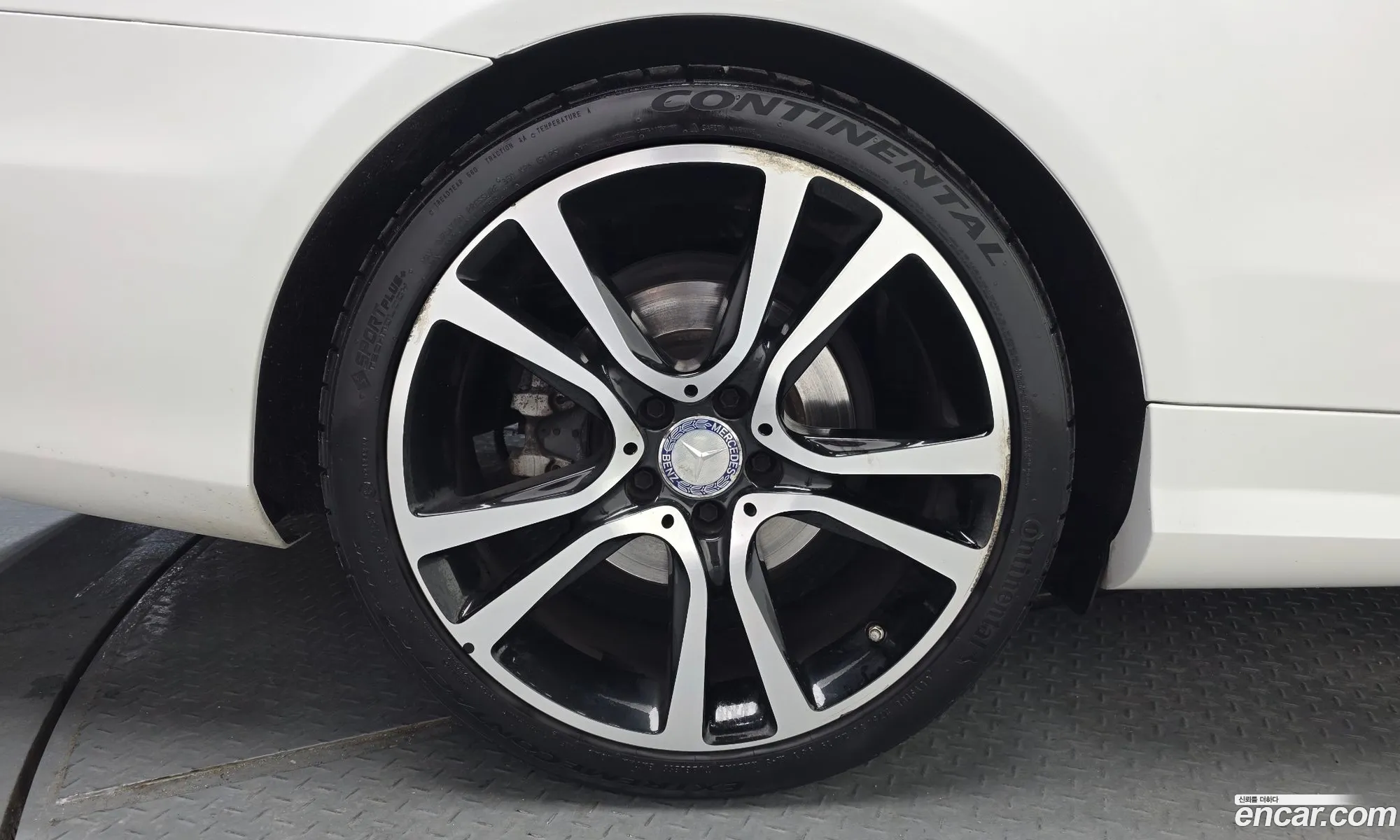 Mercedes-Benz E-Class W212 2016 WDDKJ6FB2GF346873 — 4