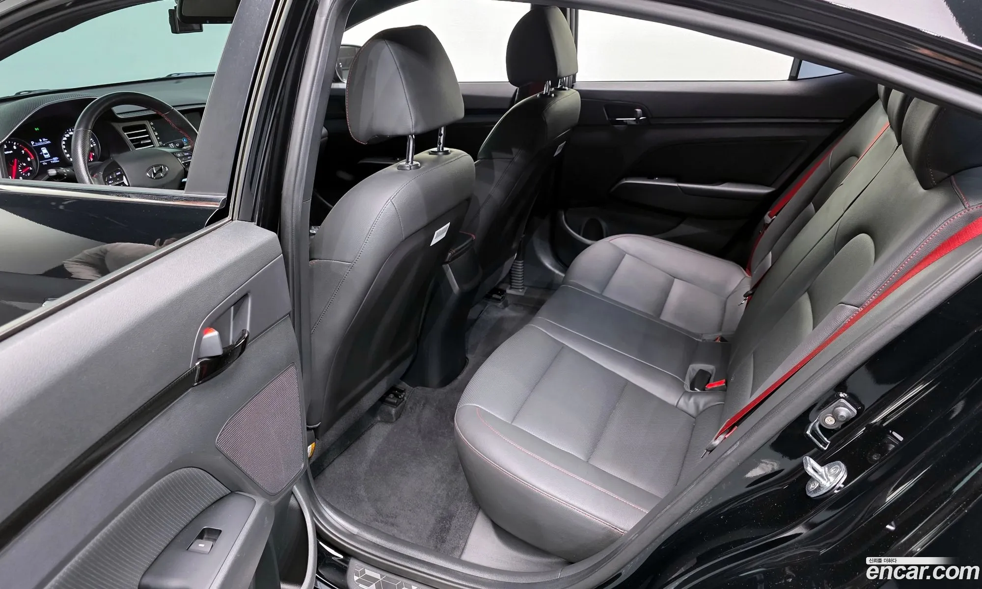 Hyundai Elantra AD 2019 — 14