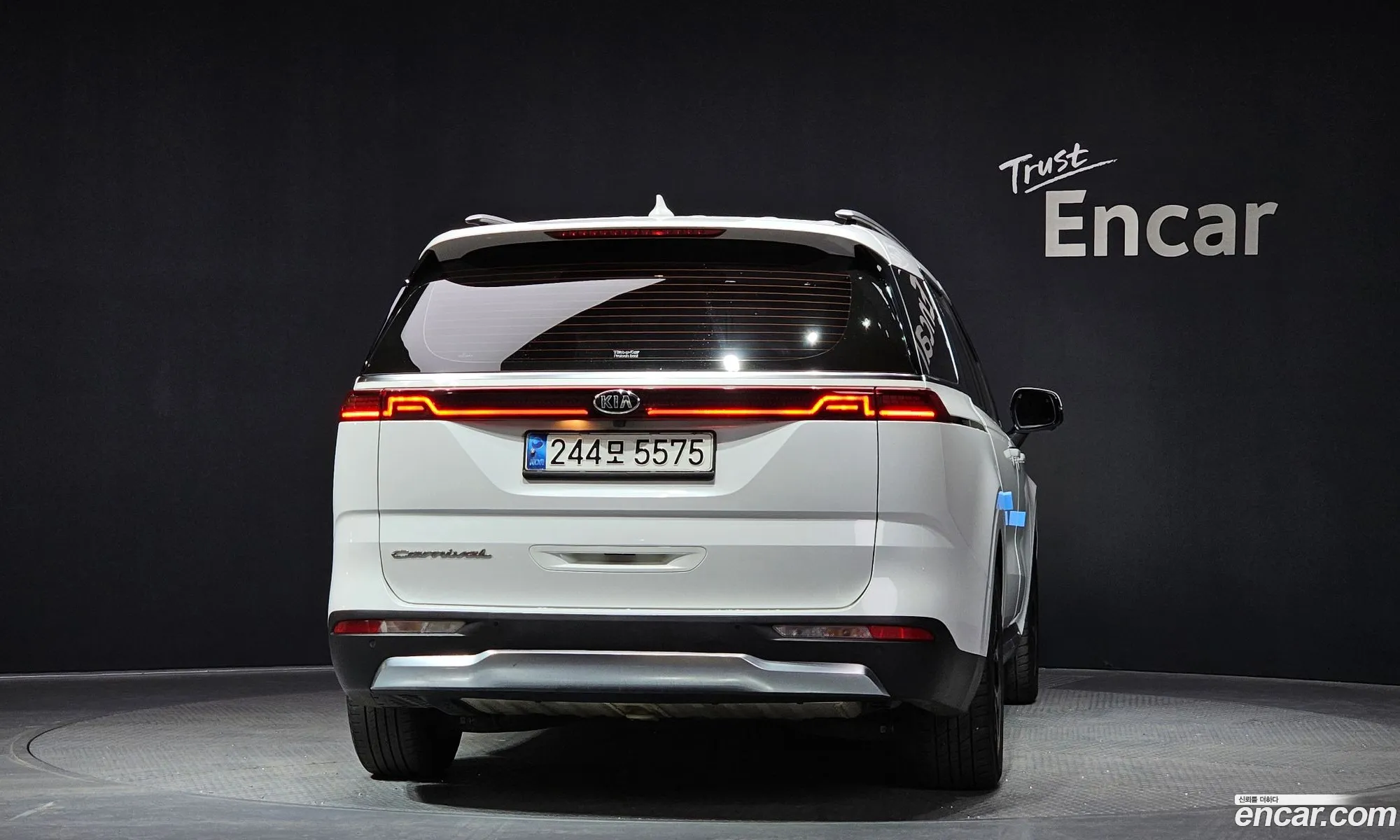 Kia Carnival 2021 — 3