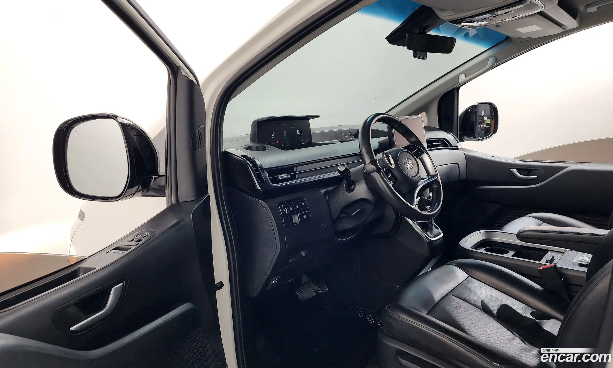 Hyundai Staria 2022 — 14