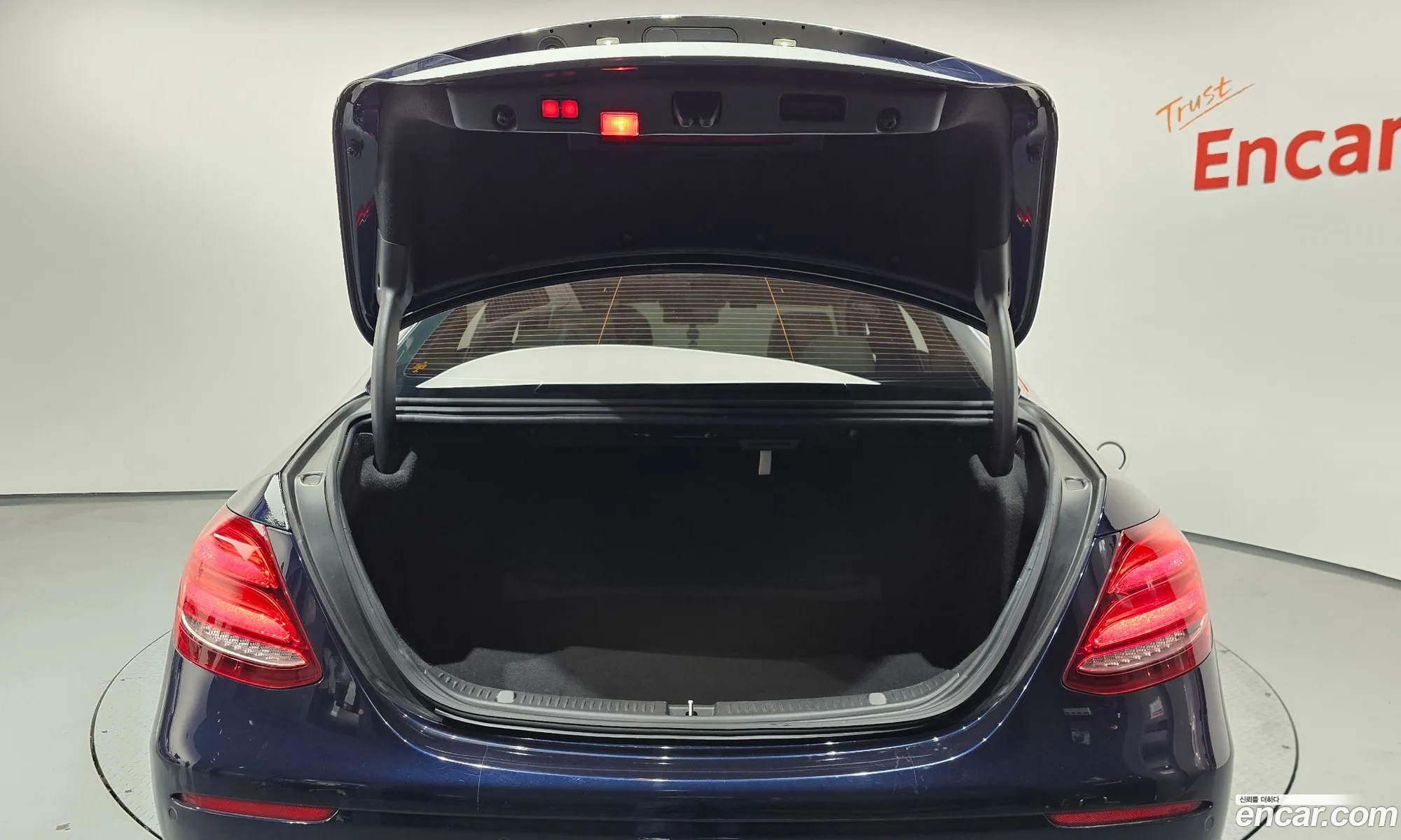 Mercedes-Benz E-Class W213 2017 WDDZF0EB4HA163973 — 11