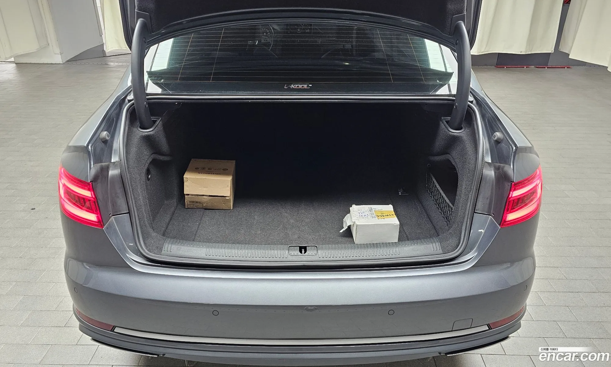 Audi A4 2019 WAUZZZF45KA125534 — 2