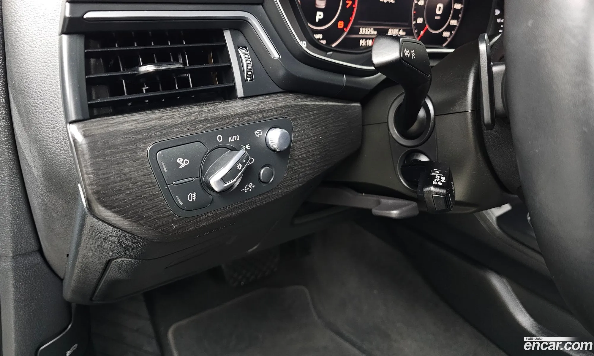 Audi A4 2019 WAUZZZF45KA125534 — 17