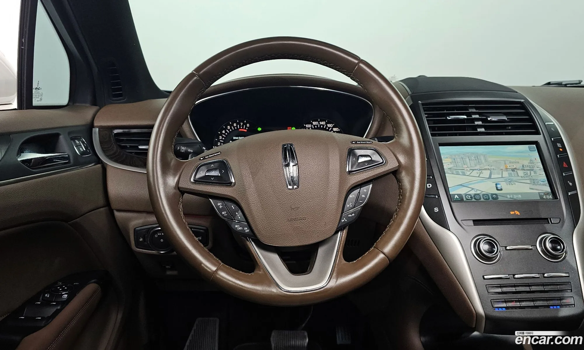 Lincoln MKC 2017 5LMCJ3D90HUL47409 — 12