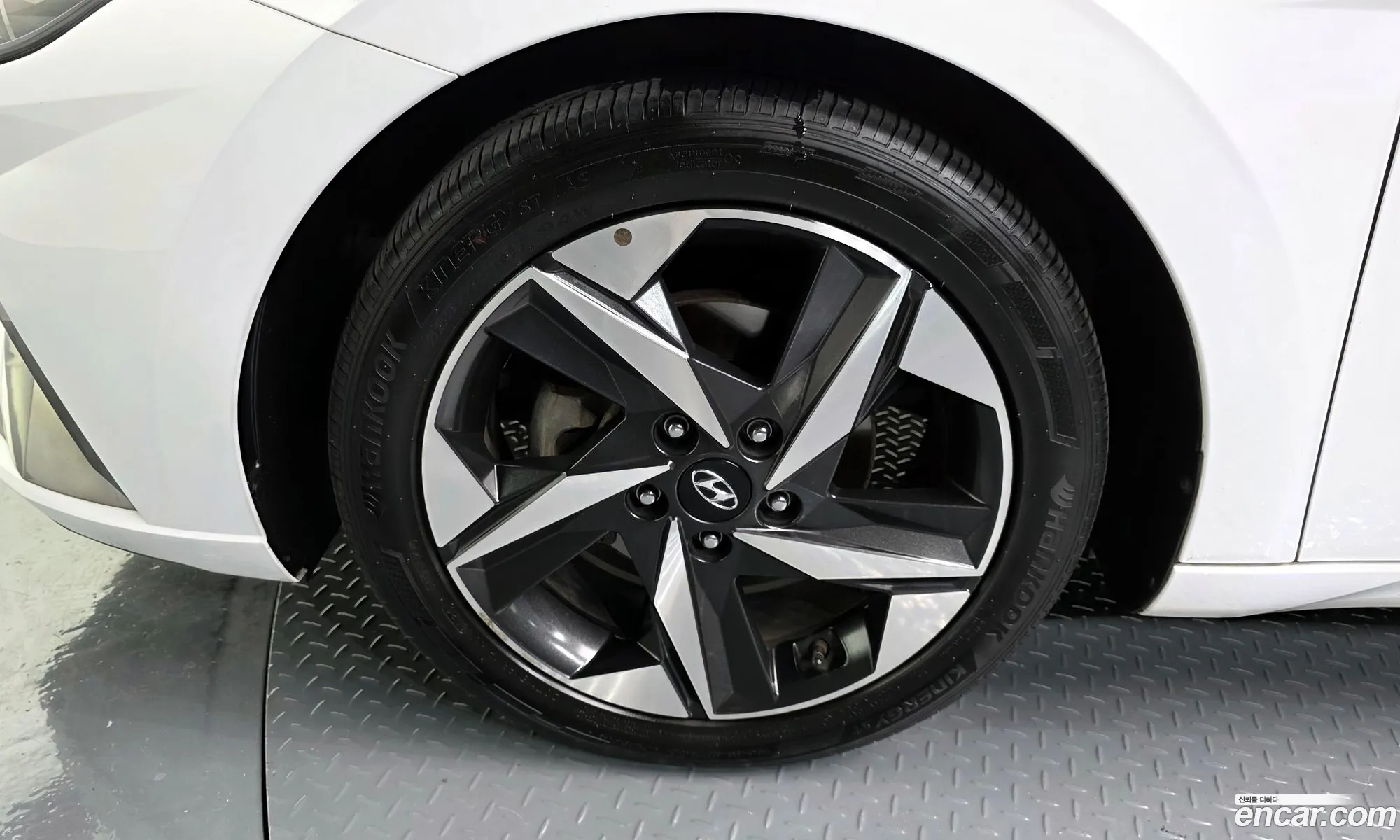 Hyundai Elantra 2020 — 2