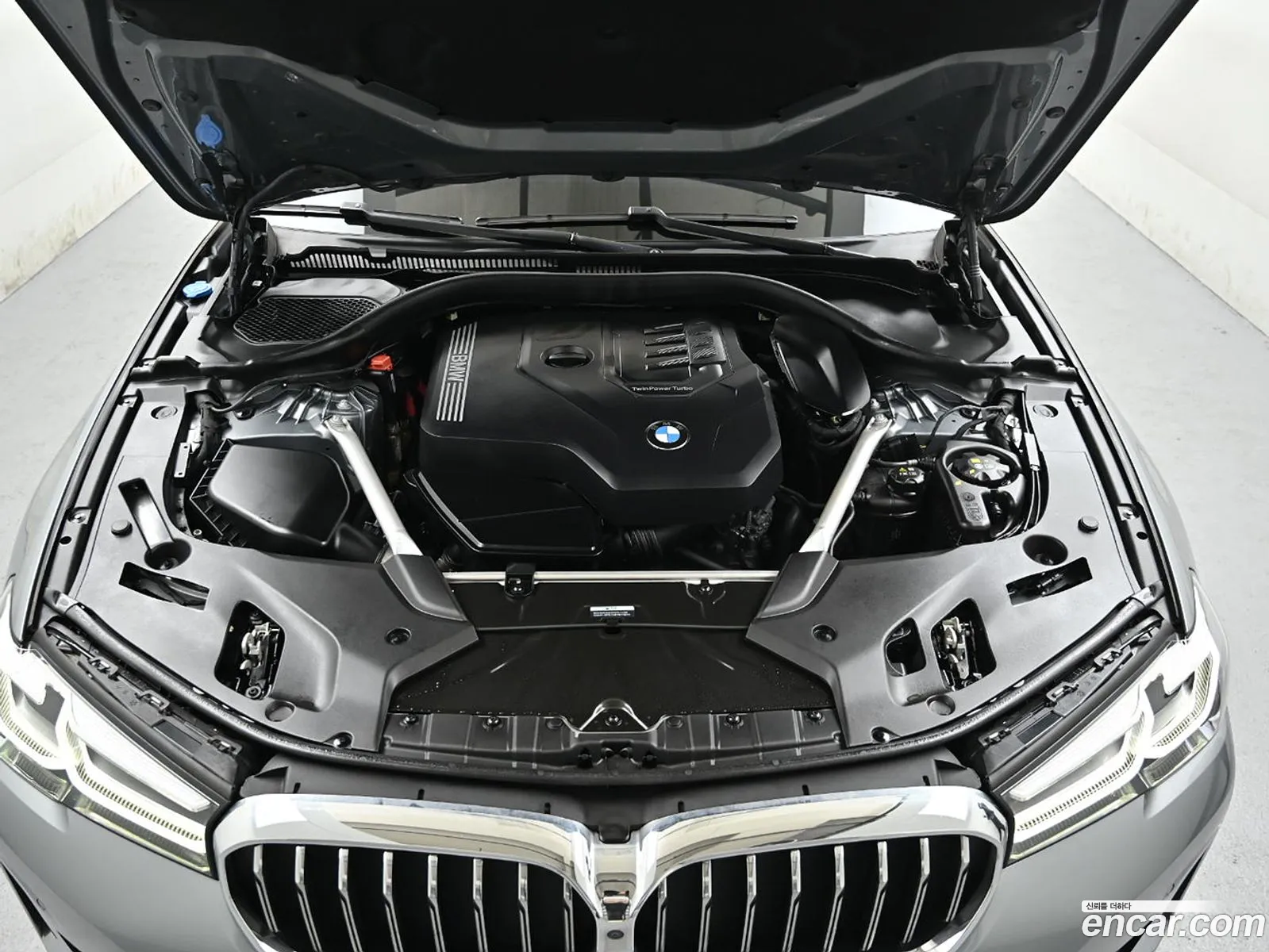 BMW 5 Series 2023 — 17