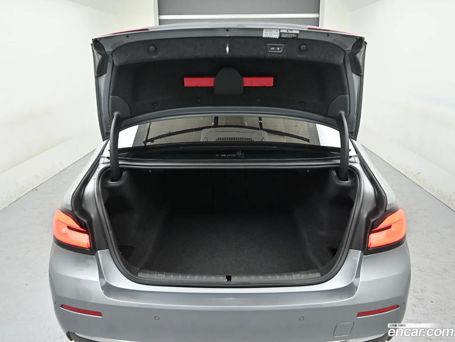 BMW 5 Series 2023 — 19