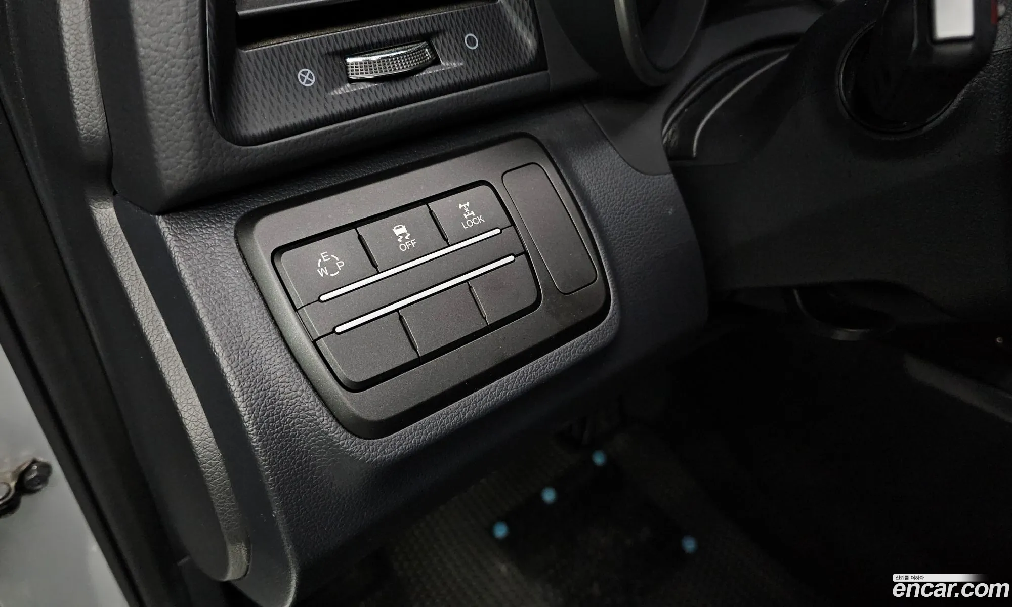 KG Mobility (SsangYong) Tivoli Air 2017 — 19