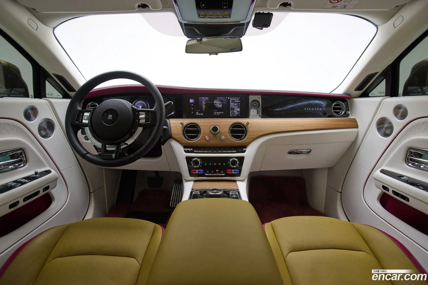 Rolls-Royce Spectre 2024 — 3