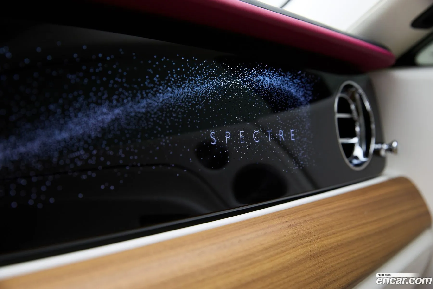 Rolls-Royce Spectre 2024 — 17