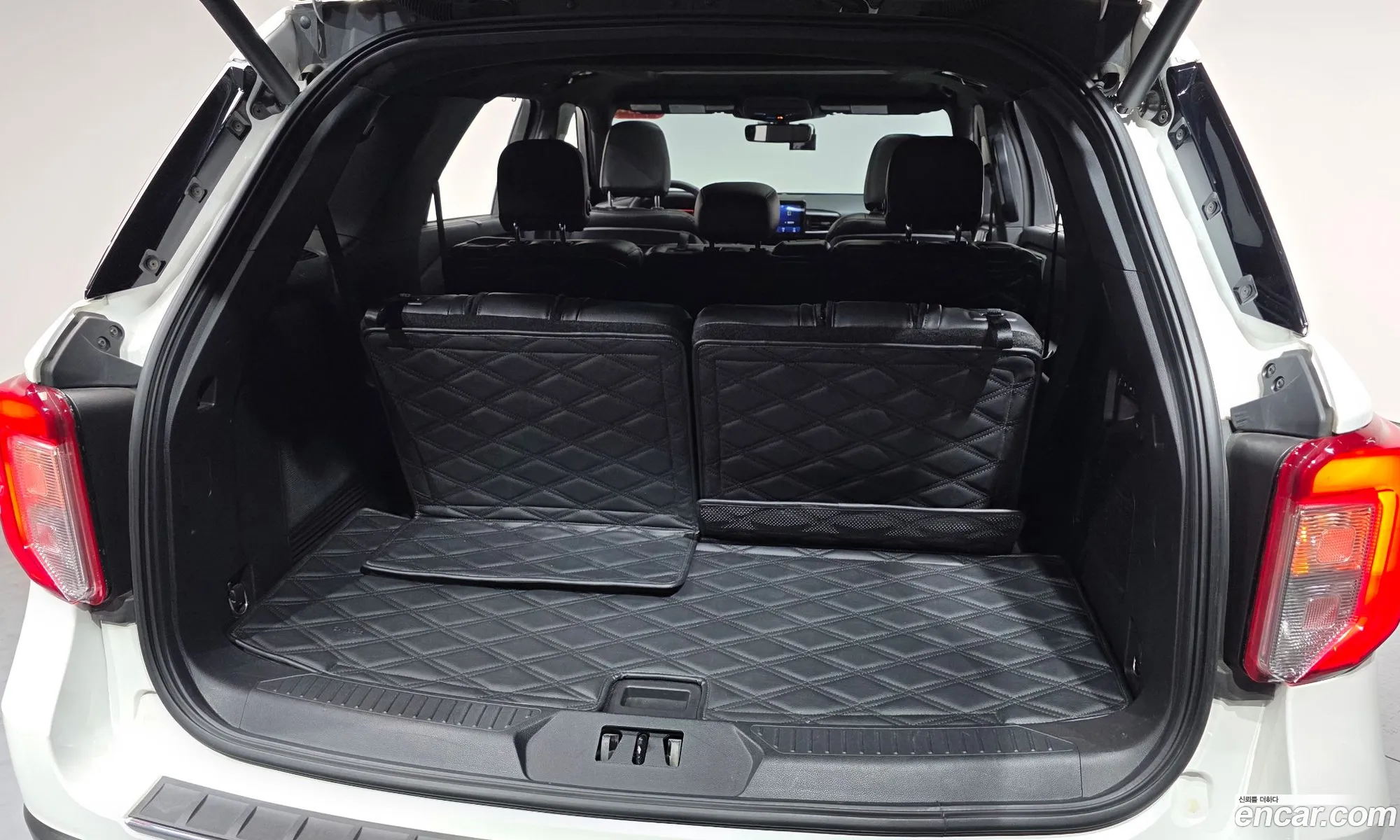 Ford Explorer 6th Gen 2020 1FMSK8FHXLGA96354 — 14