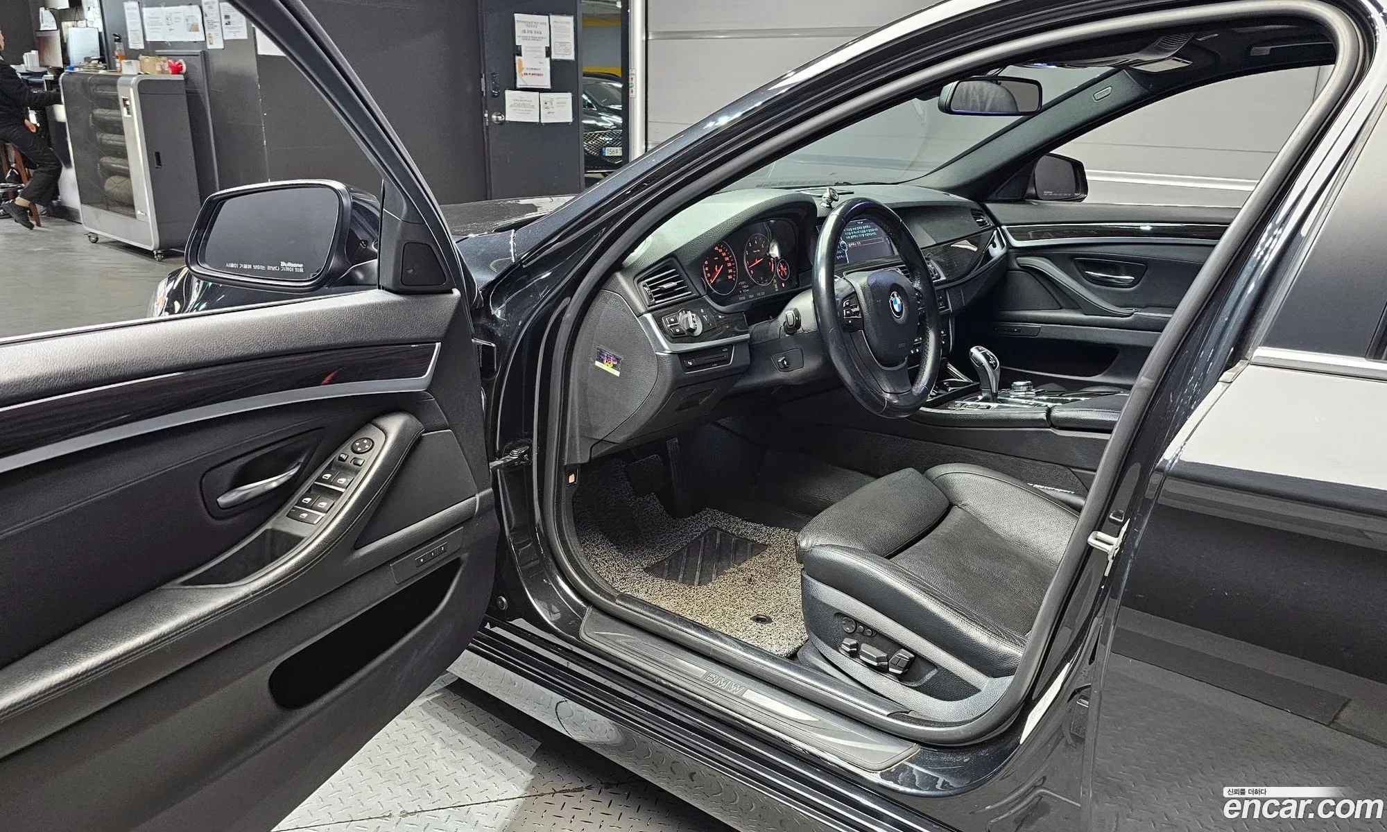 BMW 5 Series 2011 WBAFR710XBC727202 — 7