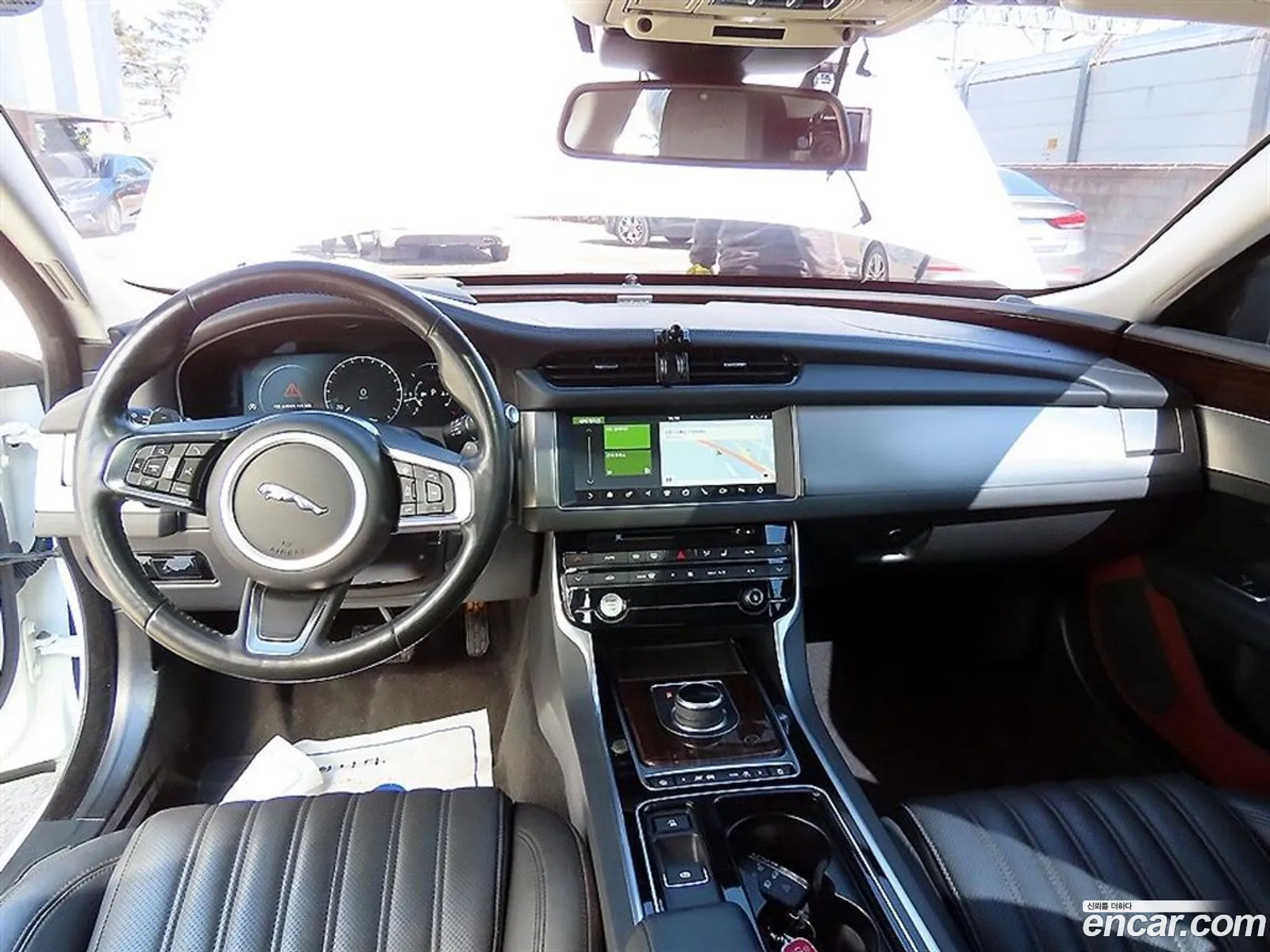 Jaguar XF 2018 — 18