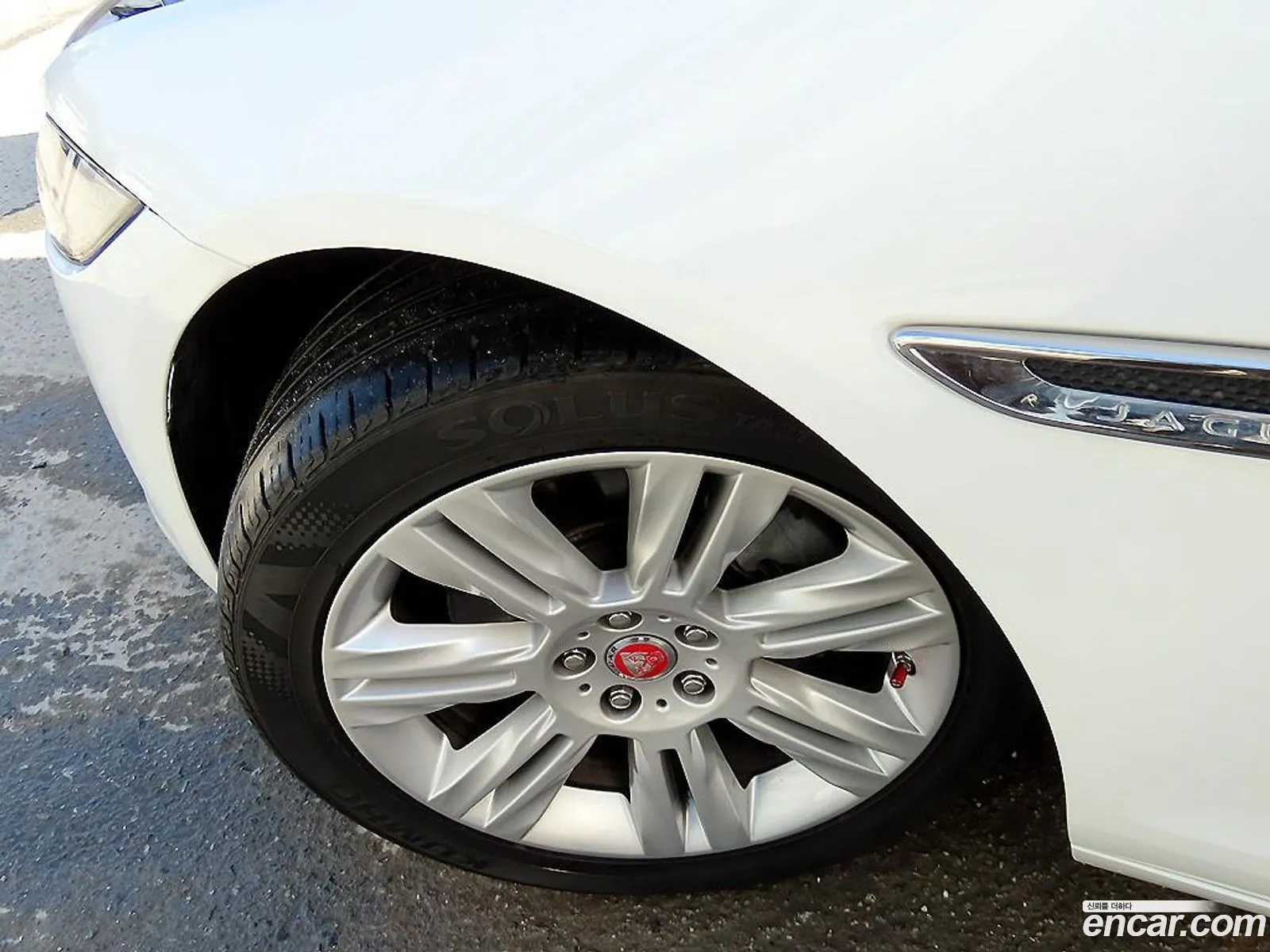 Jaguar XF 2018 — 14