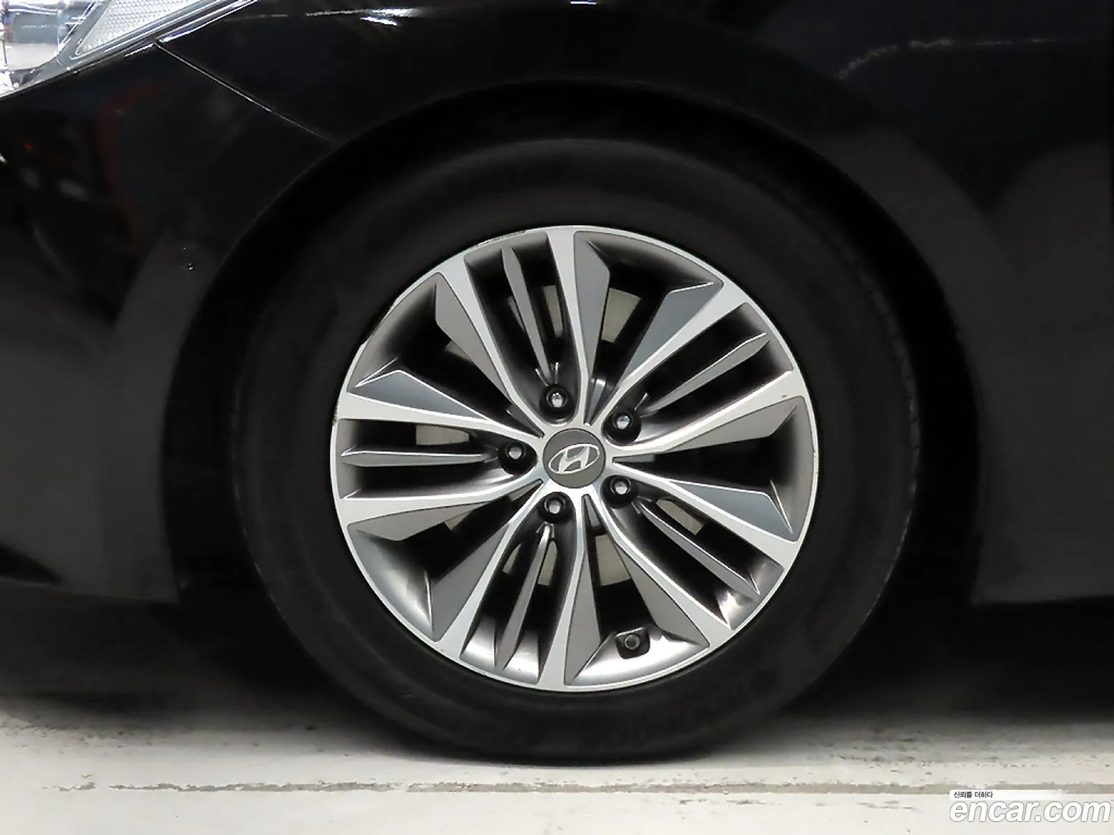 Hyundai Grandeur HG 2015 — 19