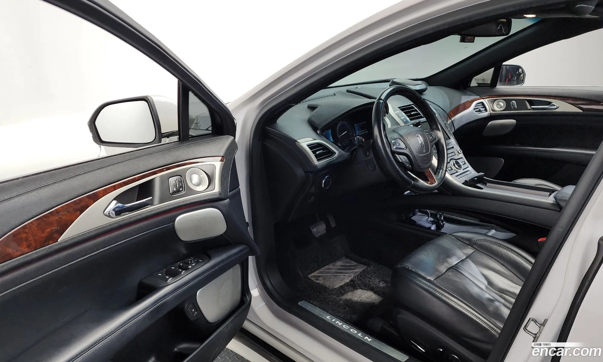Lincoln MKZ 2020 — 15