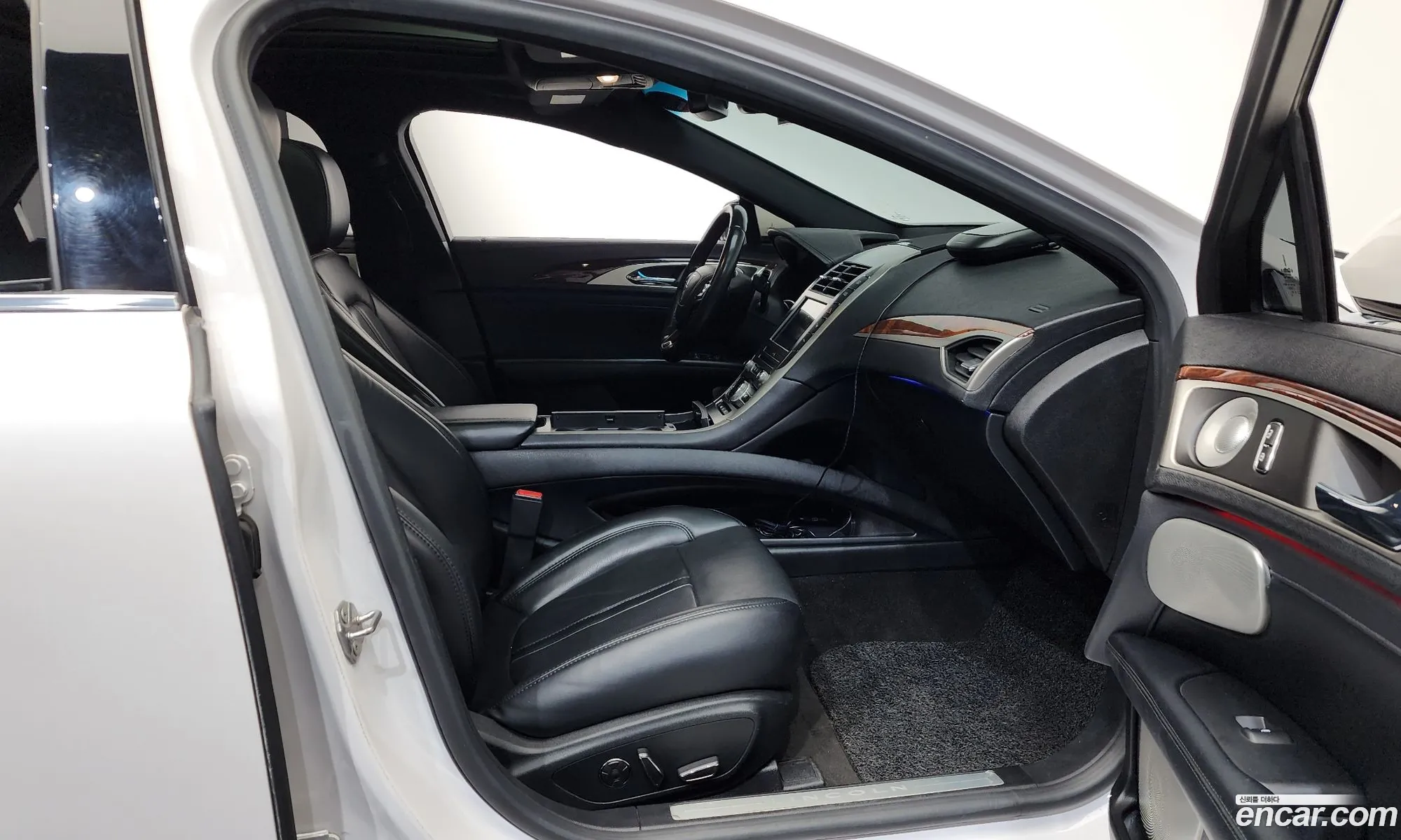 Lincoln MKZ 2020 — 18