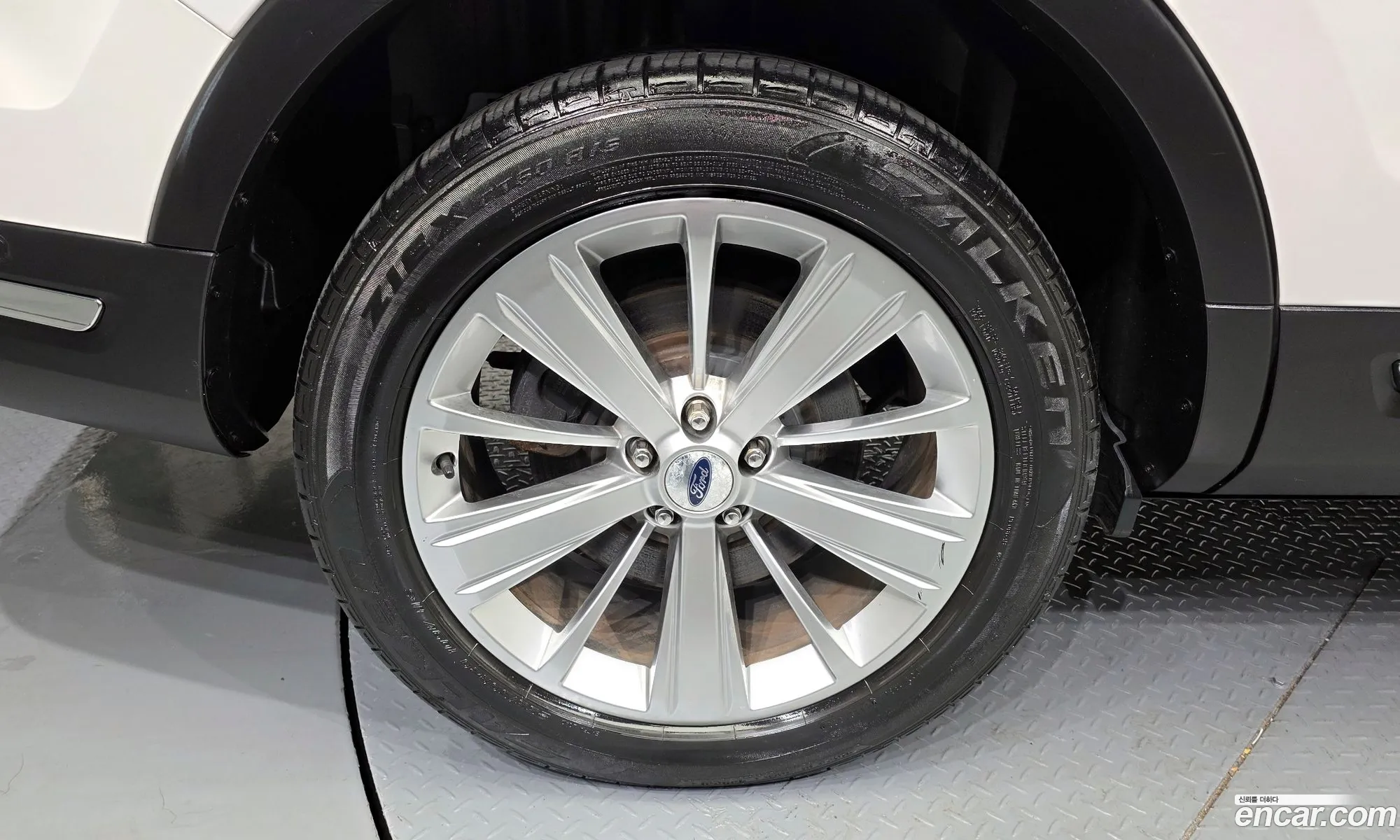 Ford Explorer 2019 1FM5K8FH9KGA25822 — 16