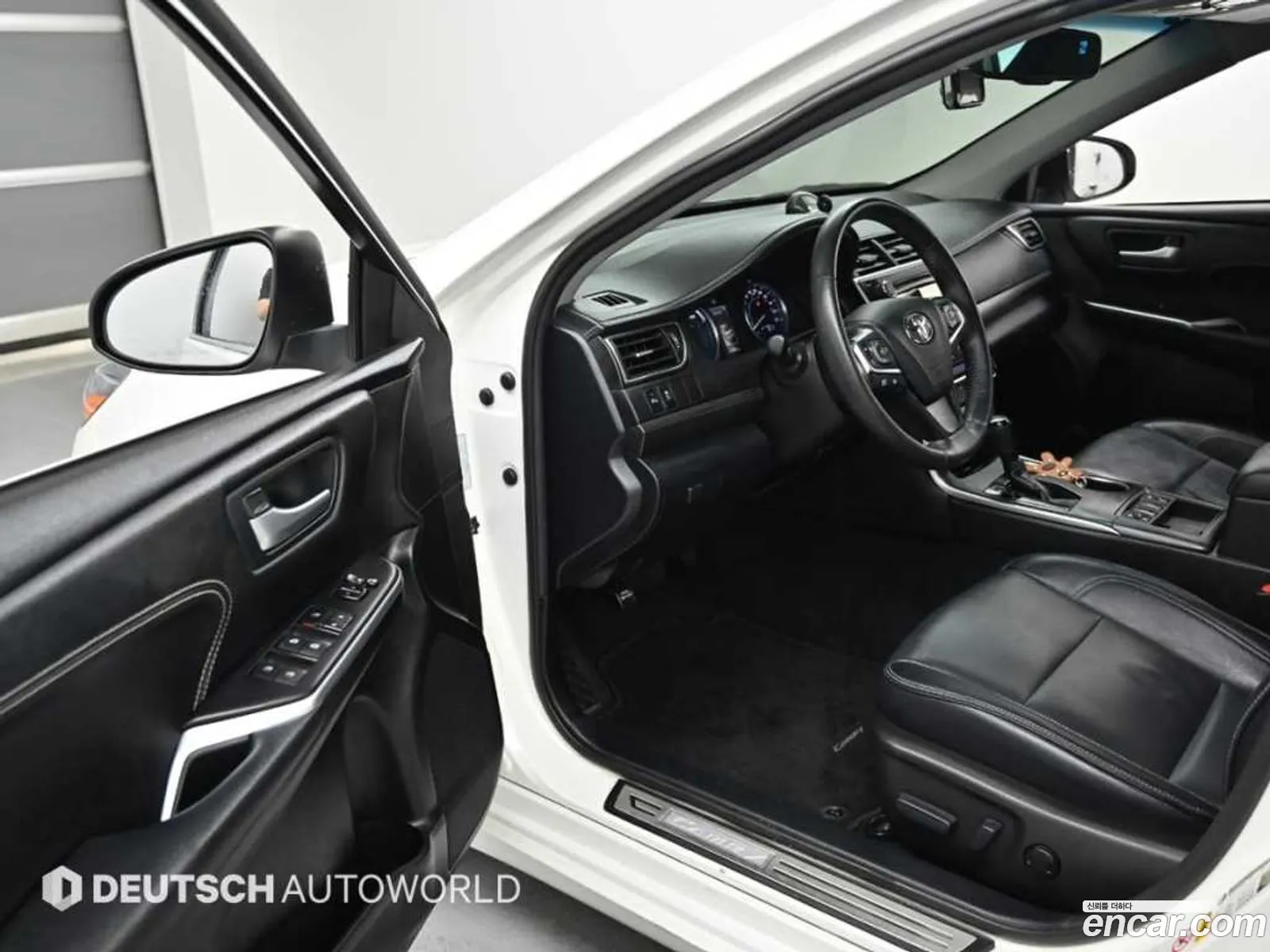 Toyota Camry 2017 — 17