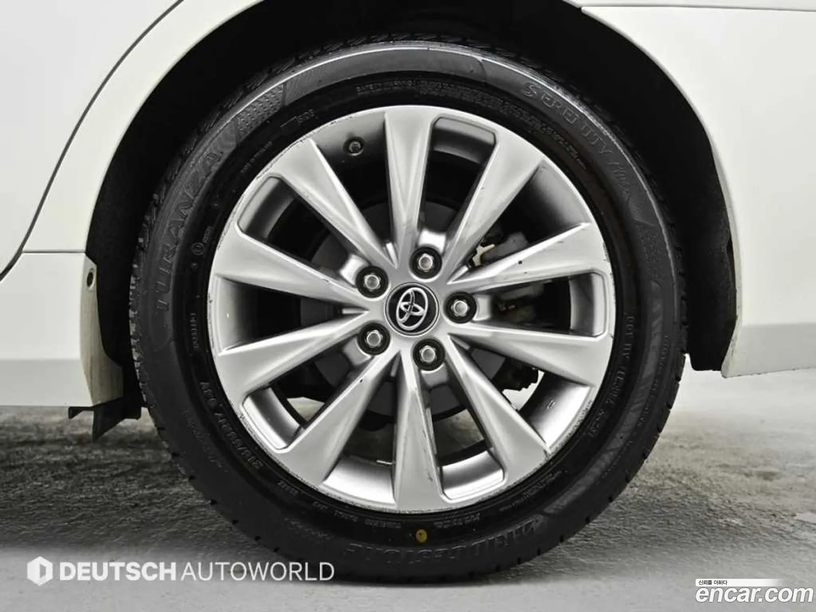 Toyota Camry 2017 — 13