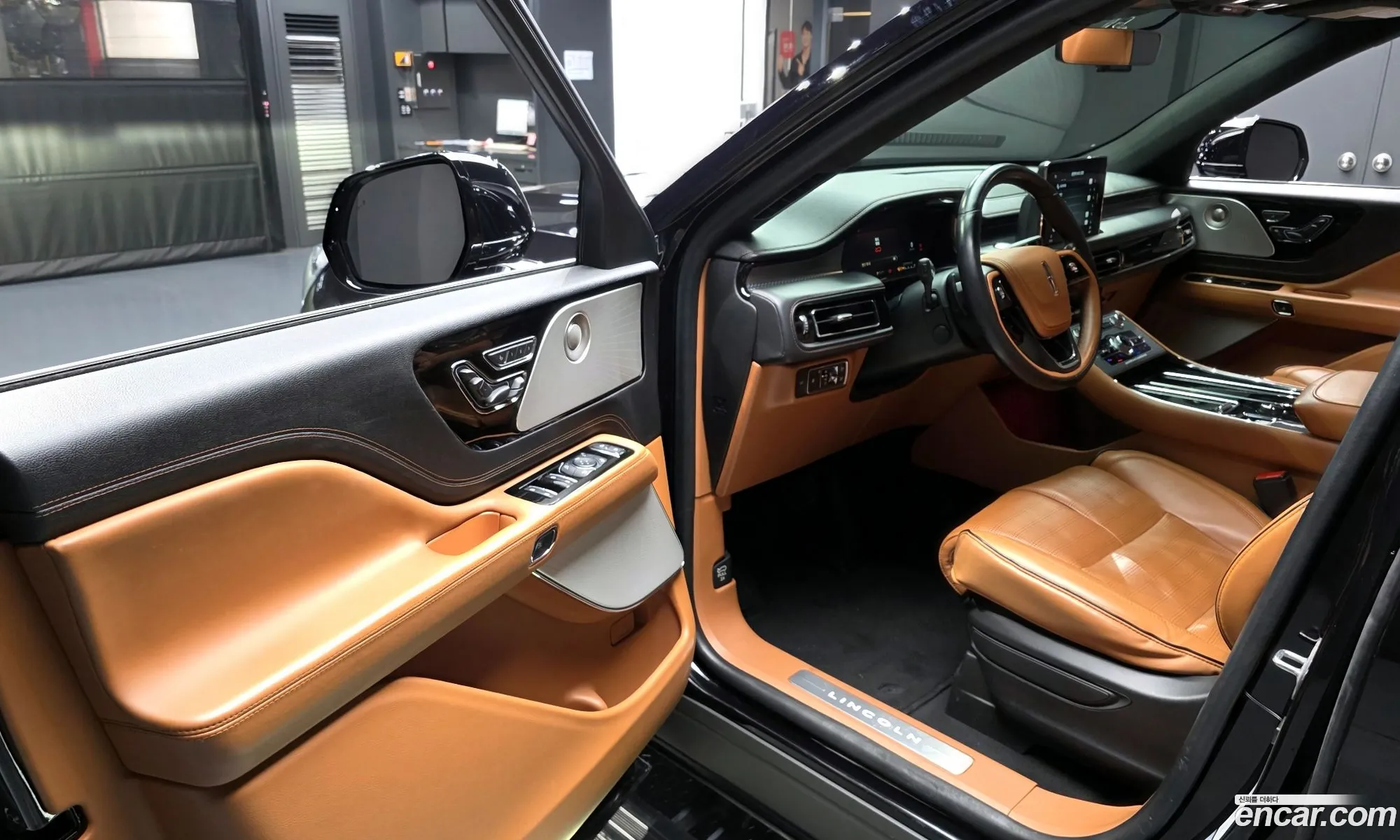 Lincoln Aviator 2023 5LM5J9XC3PGL03145 — 18