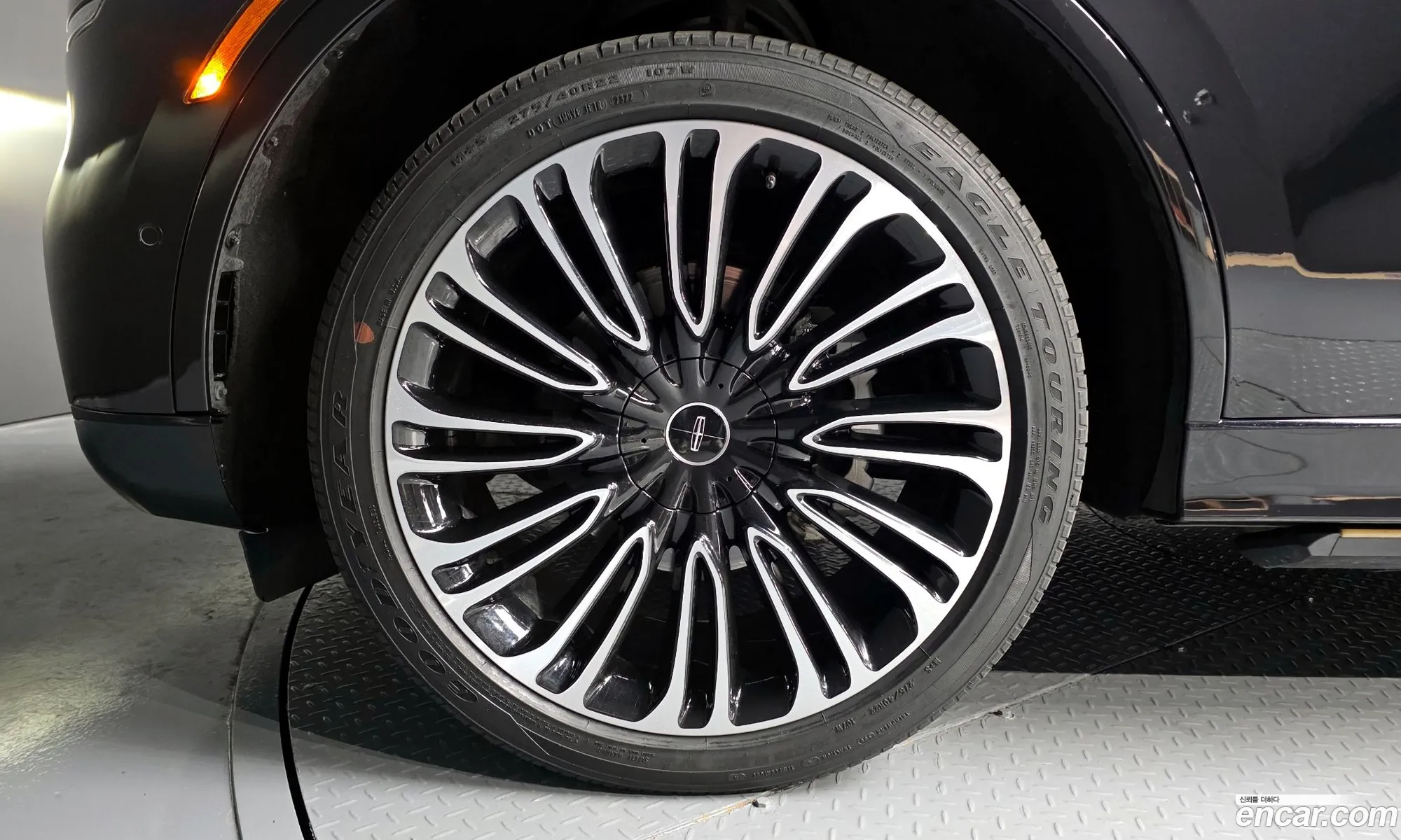Lincoln Aviator 2023 5LM5J9XC3PGL03145 — 3