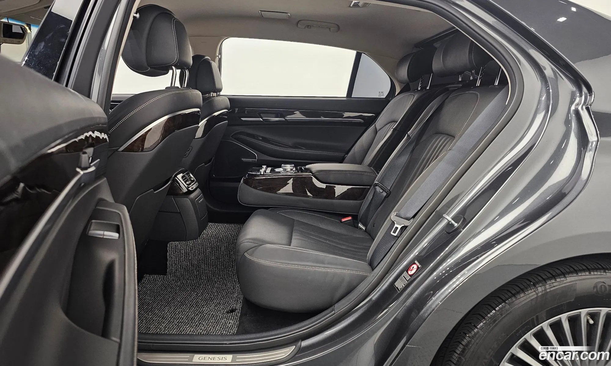Genesis G90 2019 — 17
