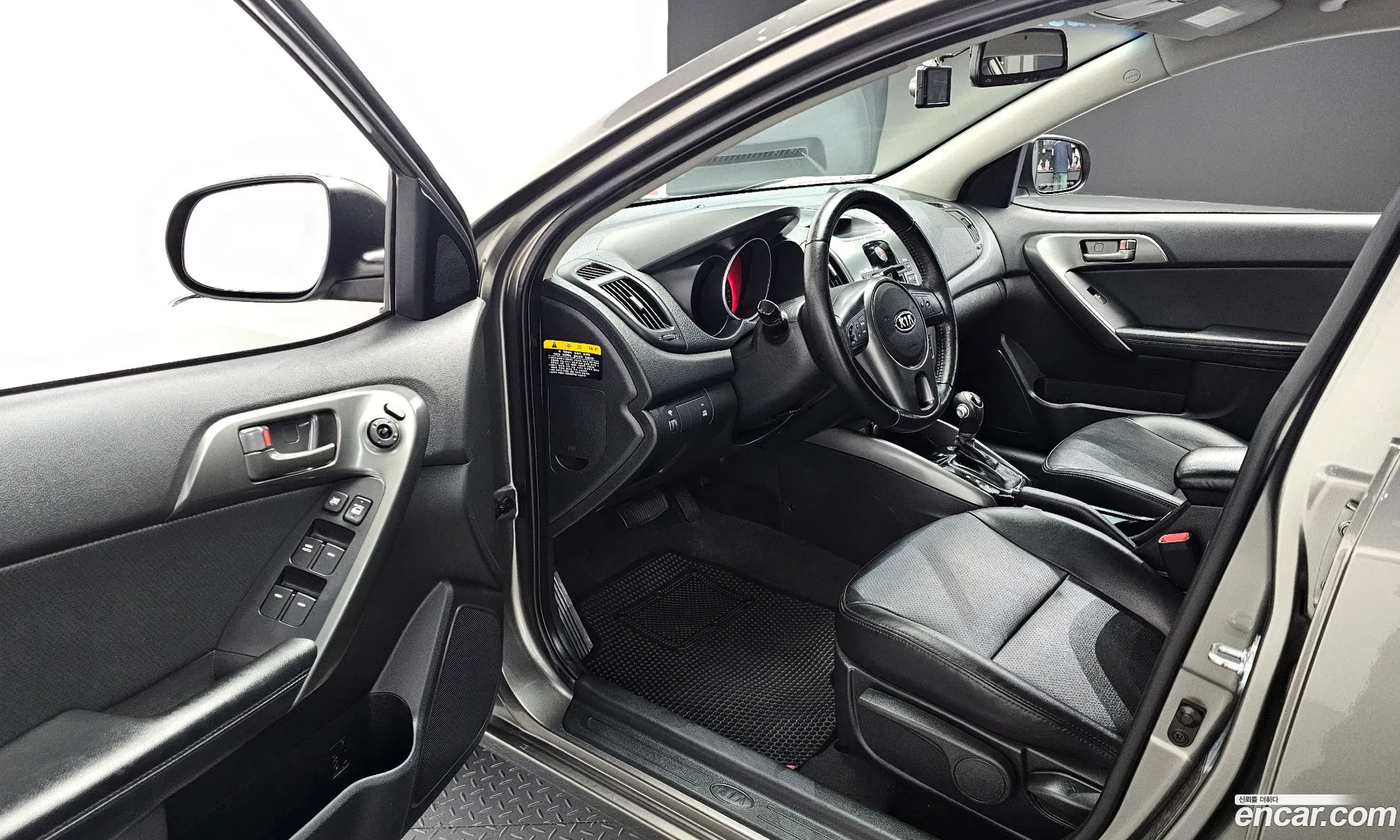 Kia Forte Hatchback 2011 — 11