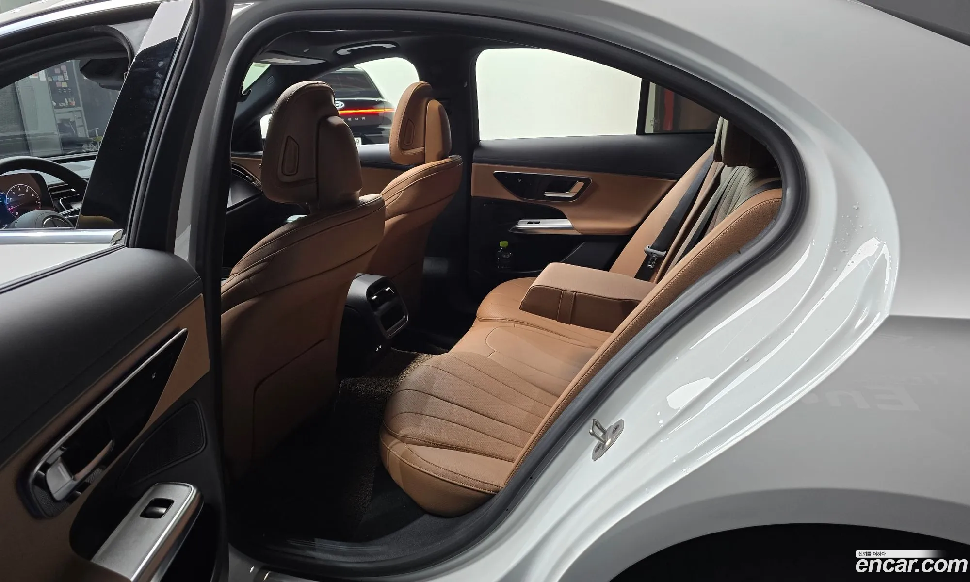 Mercedes-Benz E-Class W214 2025 — 10