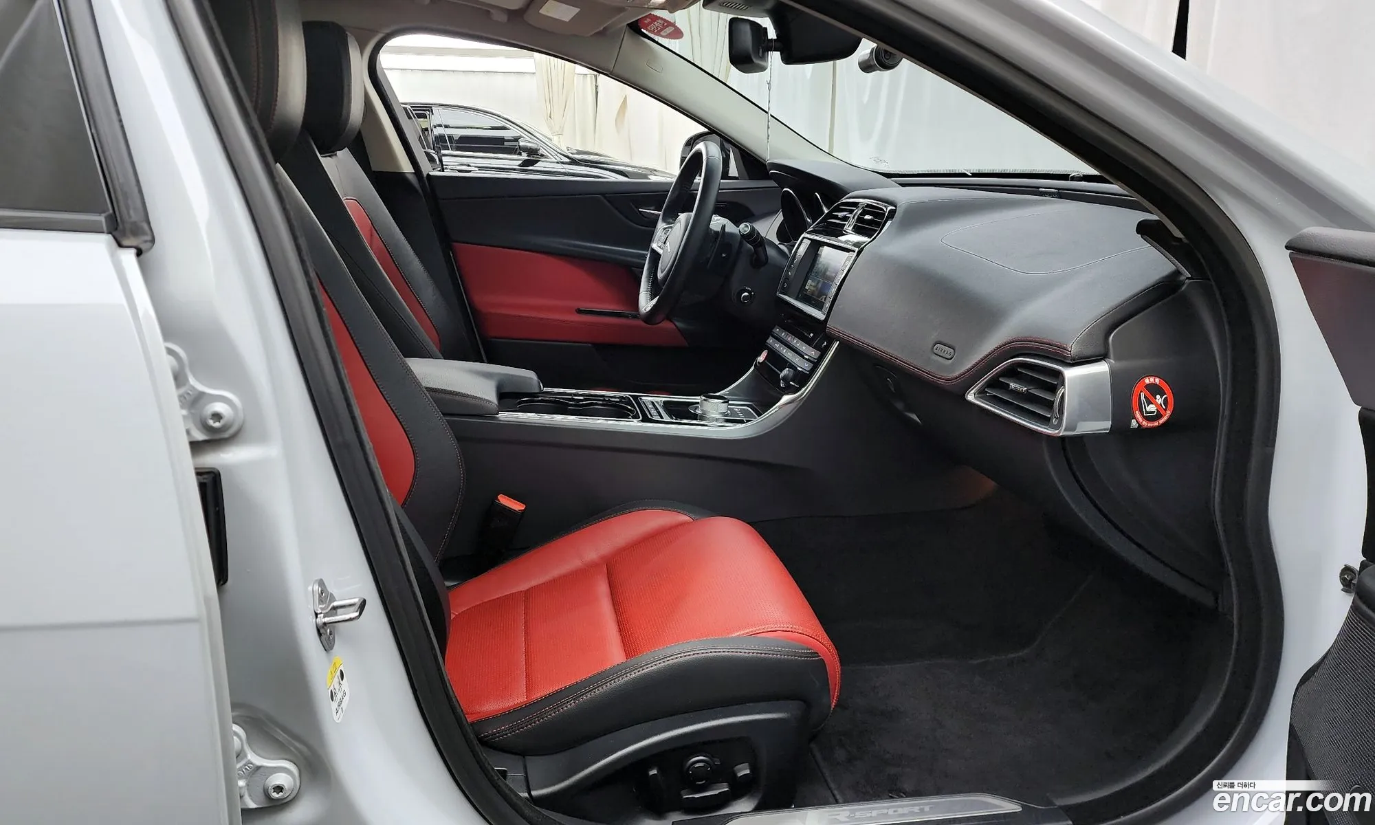 Jaguar XE 2016 SAJAB4BN8GA928319 — 6