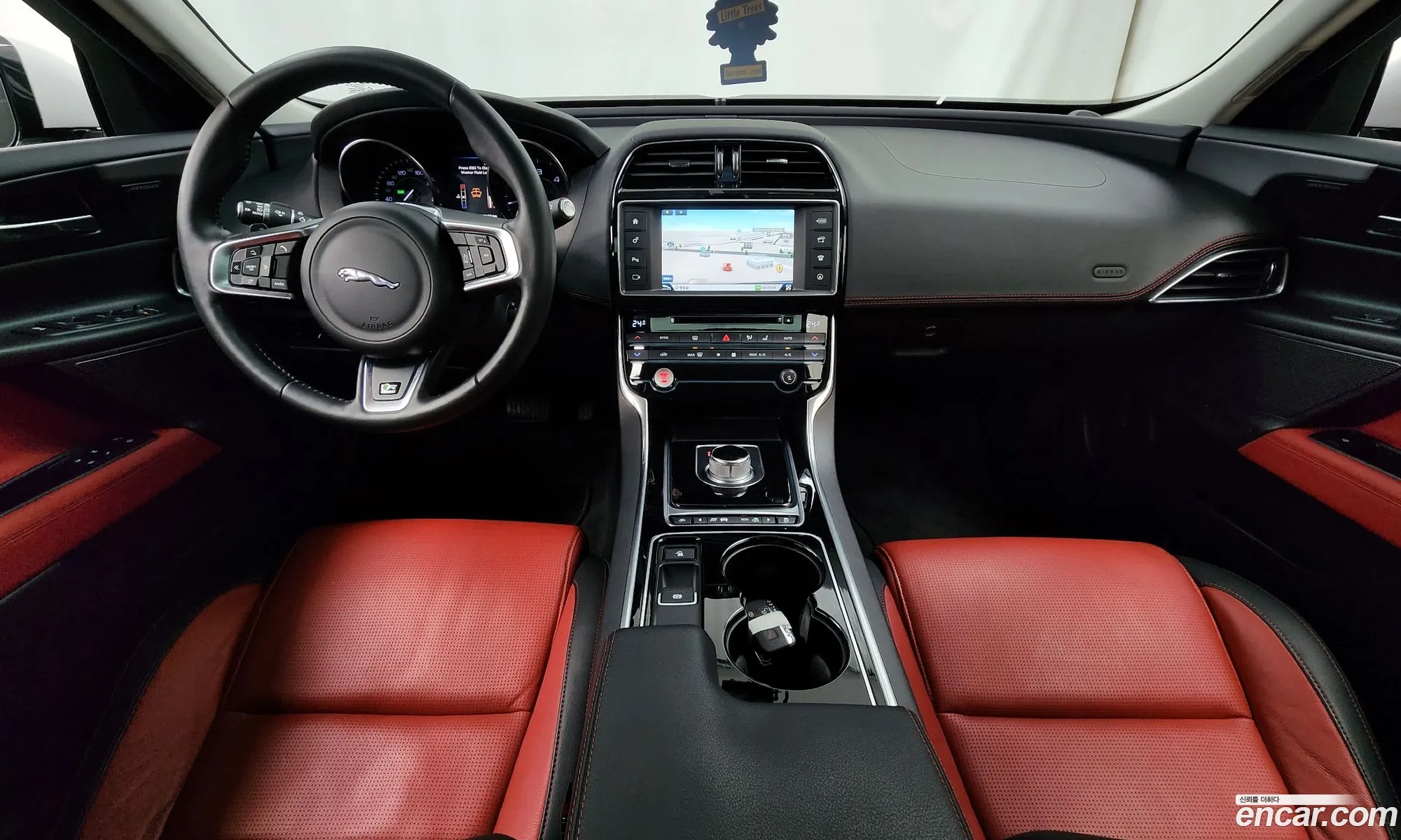 Jaguar XE 2016 SAJAB4BN8GA928319 — 16