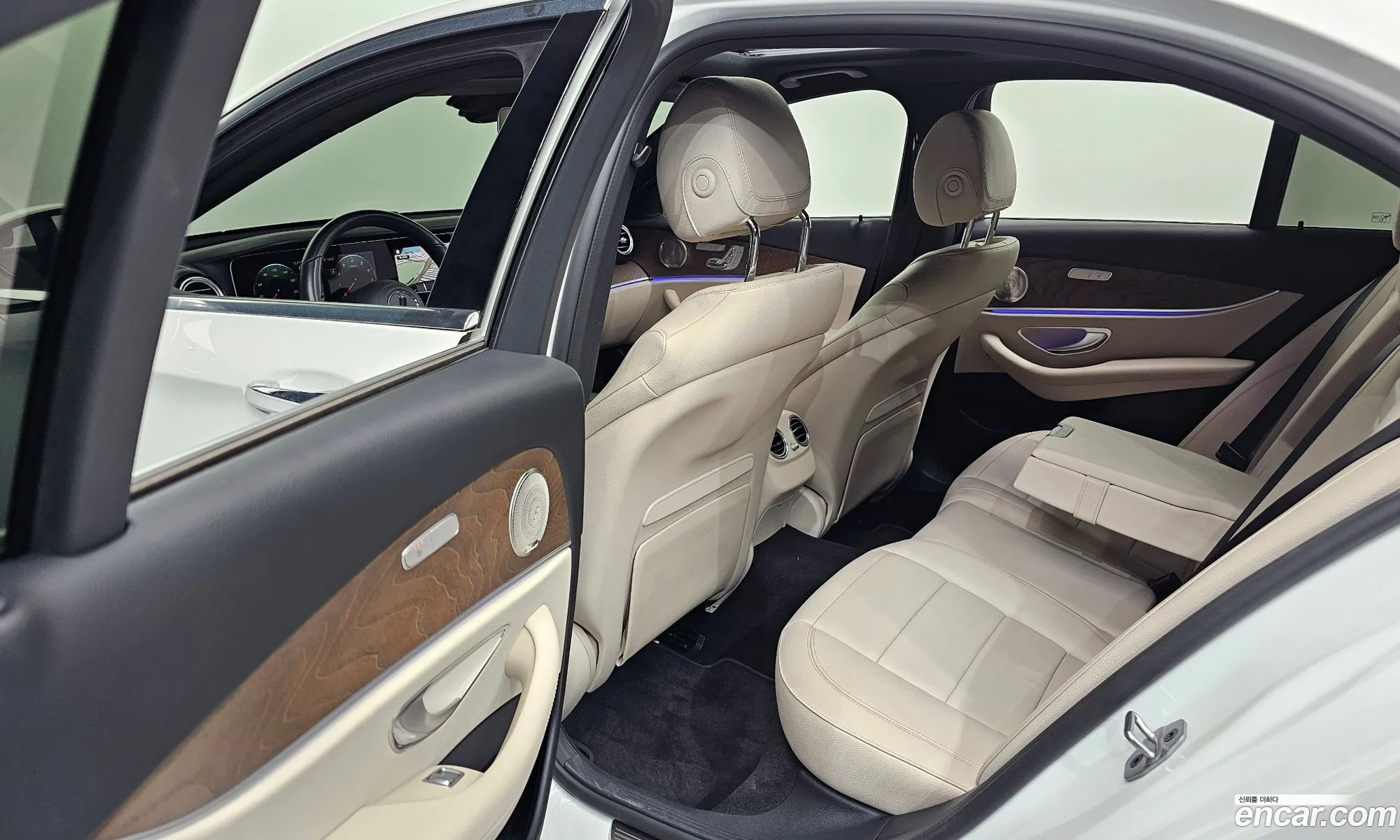 Mercedes-Benz E-Class W213 2022 — 18