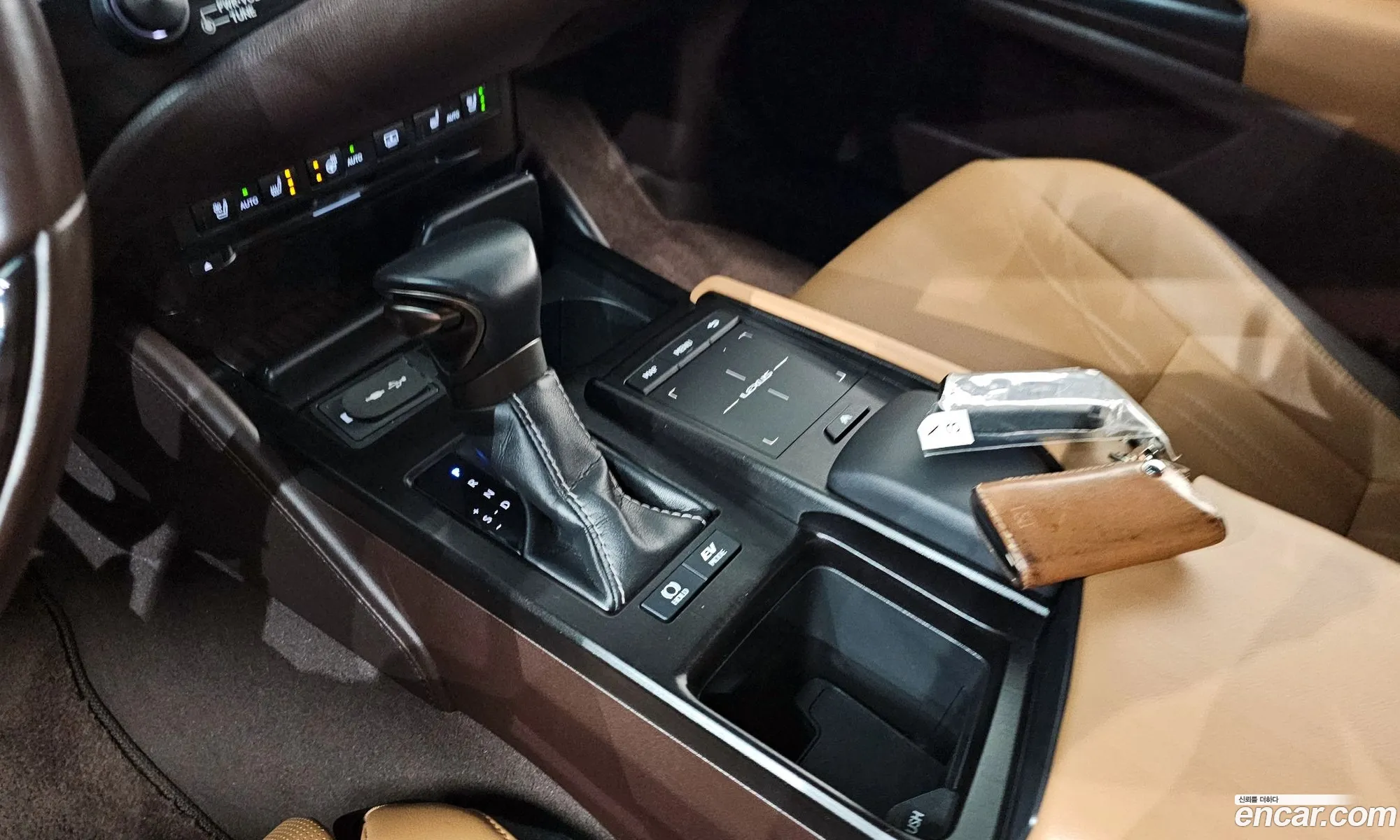 Lexus ES300h 7th Gen 2020 — 19