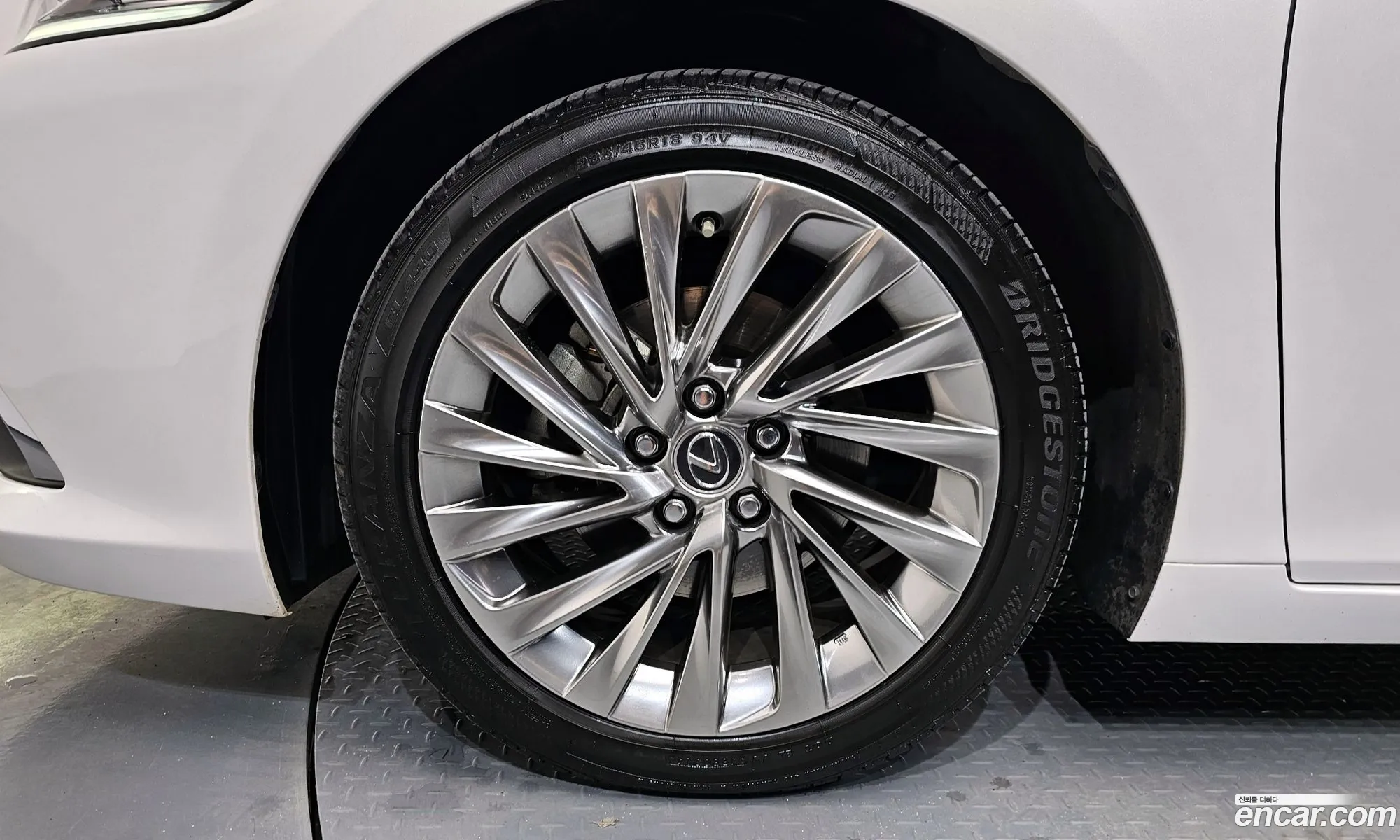 Lexus ES300h 7th Gen 2020 — 11